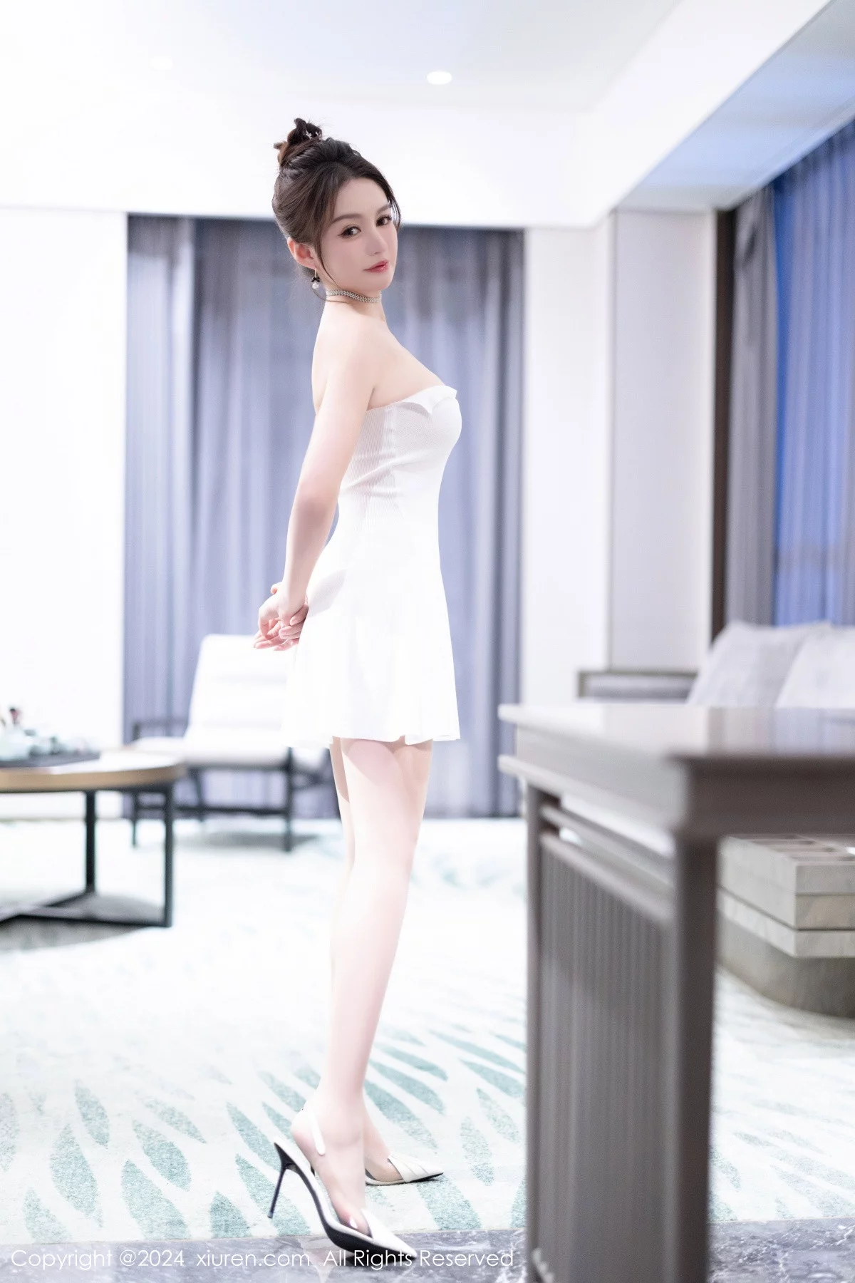 [XiuRen]高清写真图 2024.01.08 No.7927 唐宁宁 美腿妩媚
