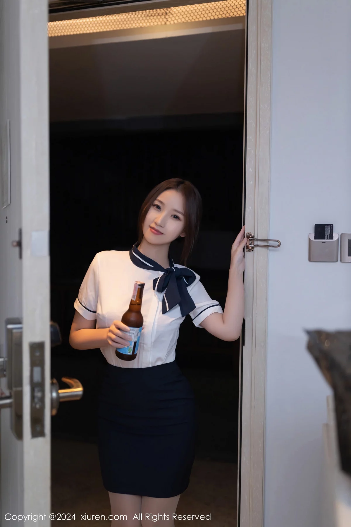 [XiuRen]高清写真图 2024.01.10 No.7938 杏子Yada 短裙美腿