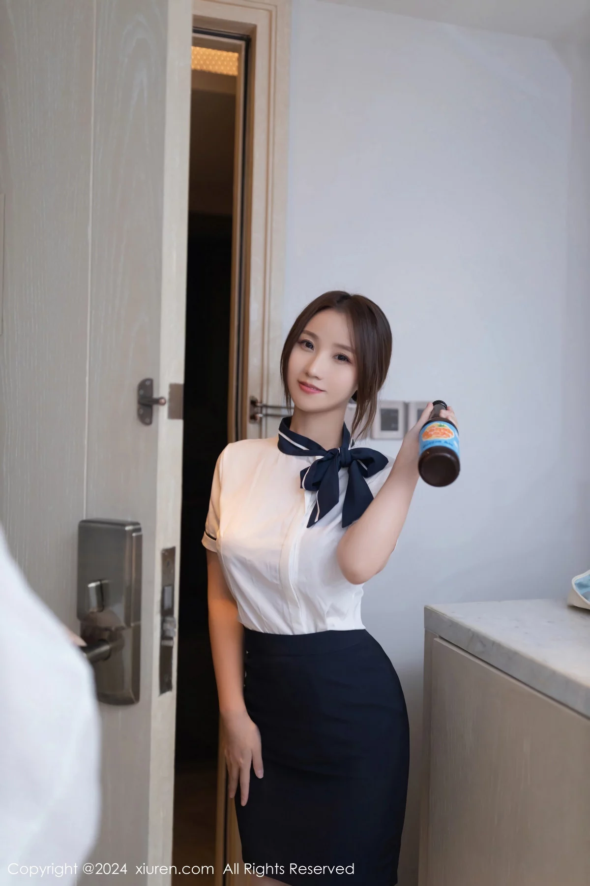 [XiuRen]高清写真图 2024.01.10 No.7938 杏子Yada 短裙美腿
