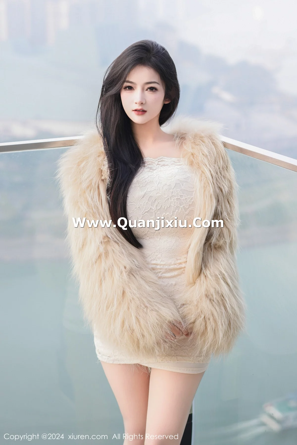 [XiuRen]高清写真图 2024.01.12 No.7954 谭小灵 丝袜美腿