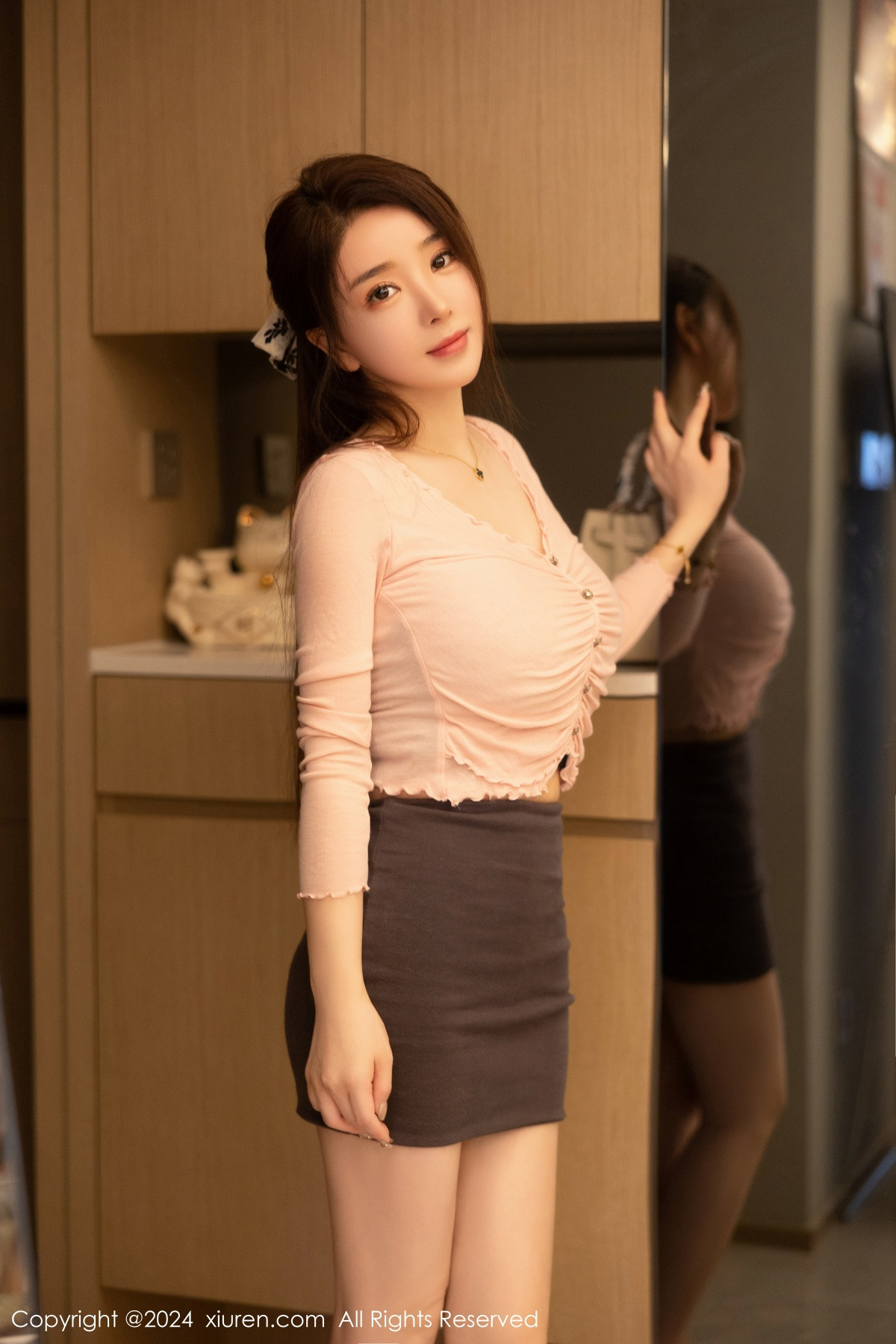 [XiuRen]高清写真图 2024.01.17 No.7974 雨儿酱eve 短裙美腿