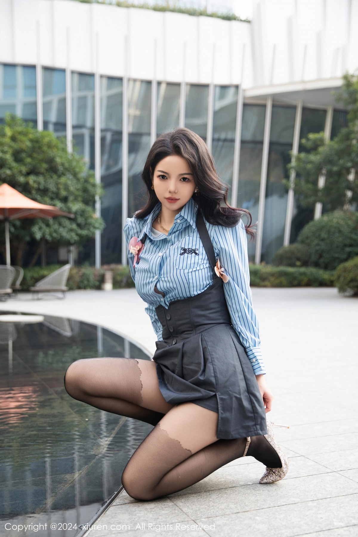 [XiuRen]高清写真图 2024.01.18 No.7979 大美妞儿 短裙黑丝