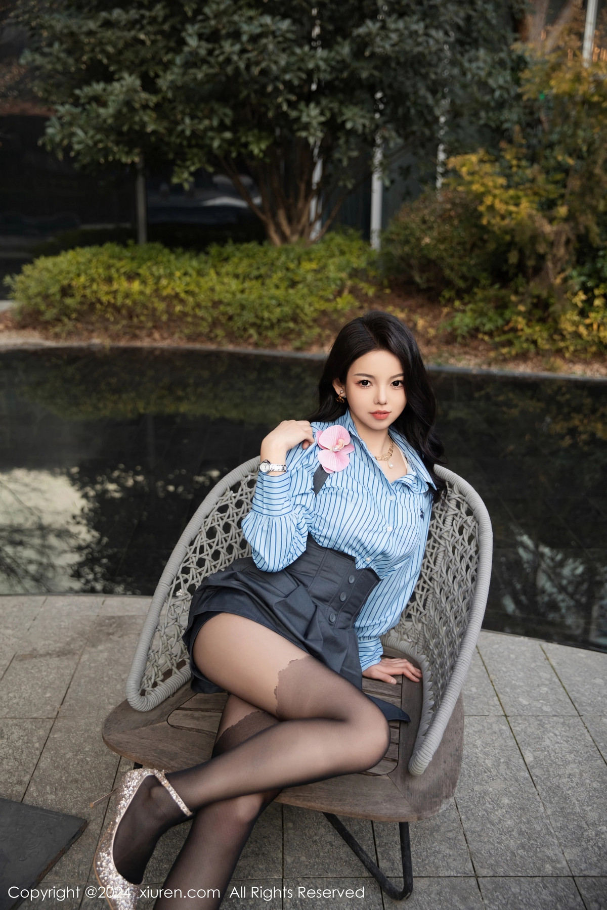 [XiuRen]高清写真图 2024.01.18 No.7979 大美妞儿 短裙黑丝