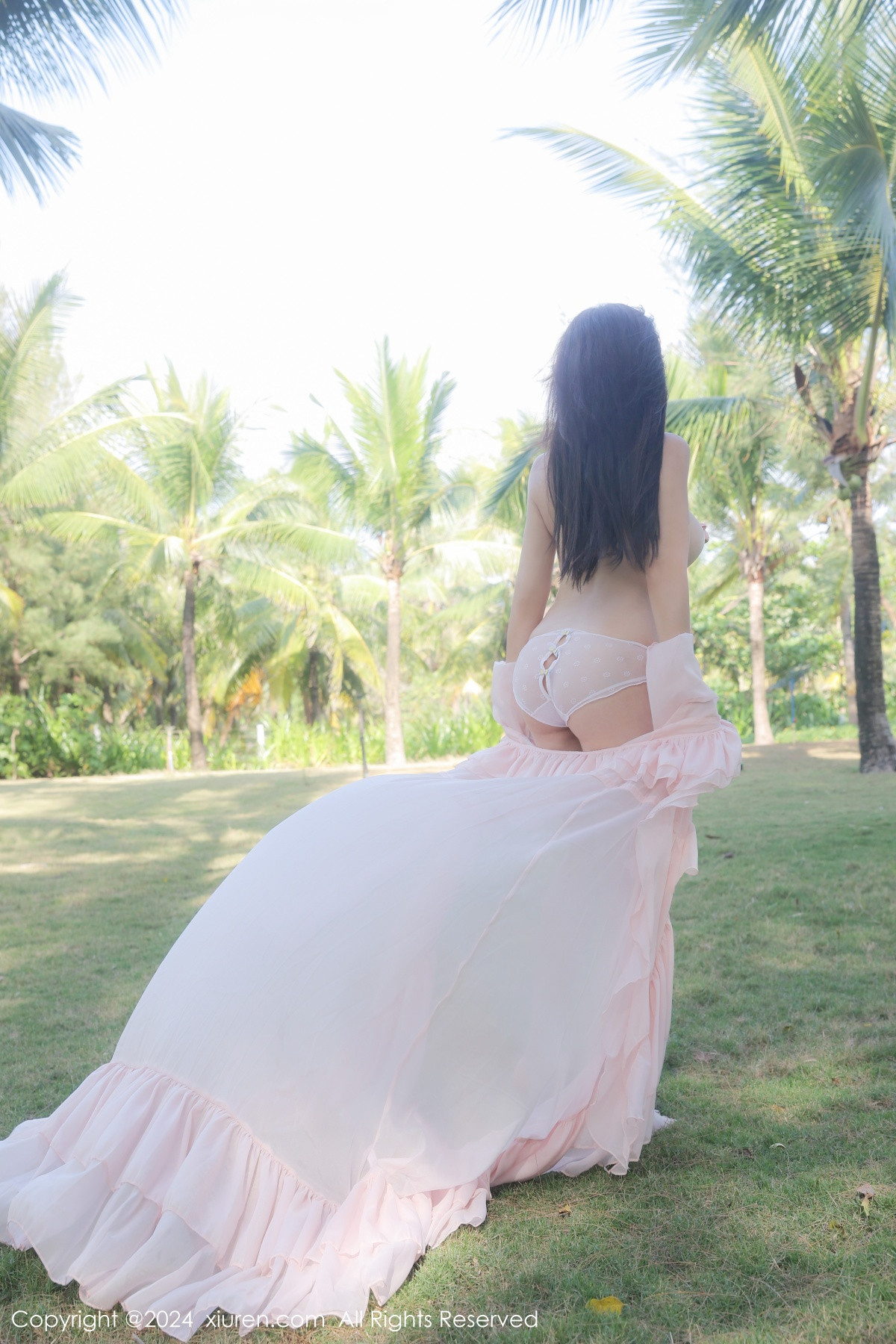 [XiuRen]高清写真图 2024.01.23 No.8007 小薯条nienie 户外美腿
