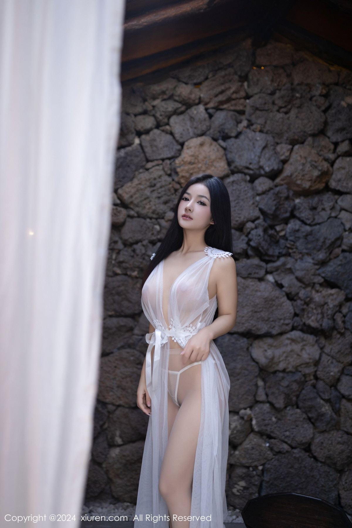 [XiuRen]高清写真图 2024.01.30 No.8038 谭小灵 美腿丰腴