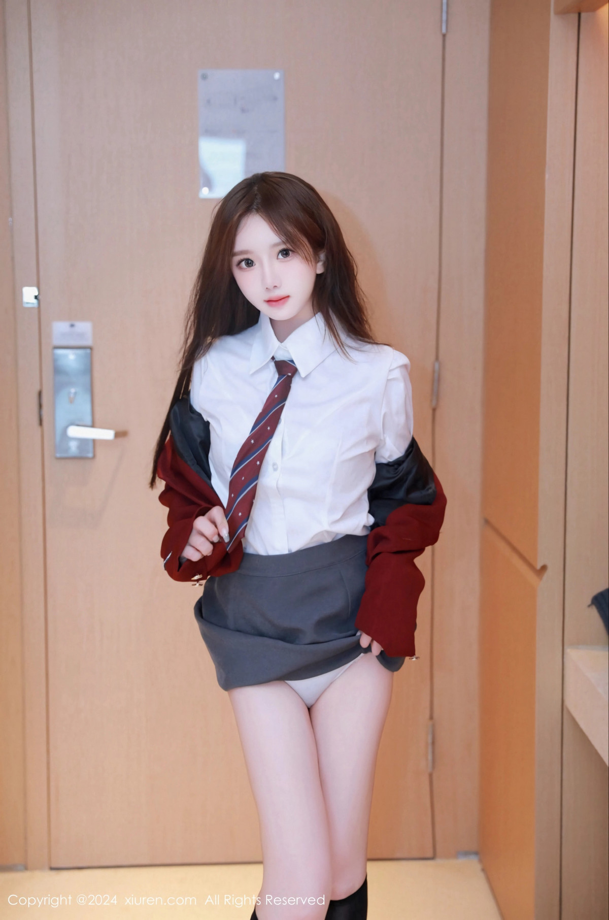 [XiuRen]高清写真图 2024.01.31 No.8044 小薯条nienie 性感美臀