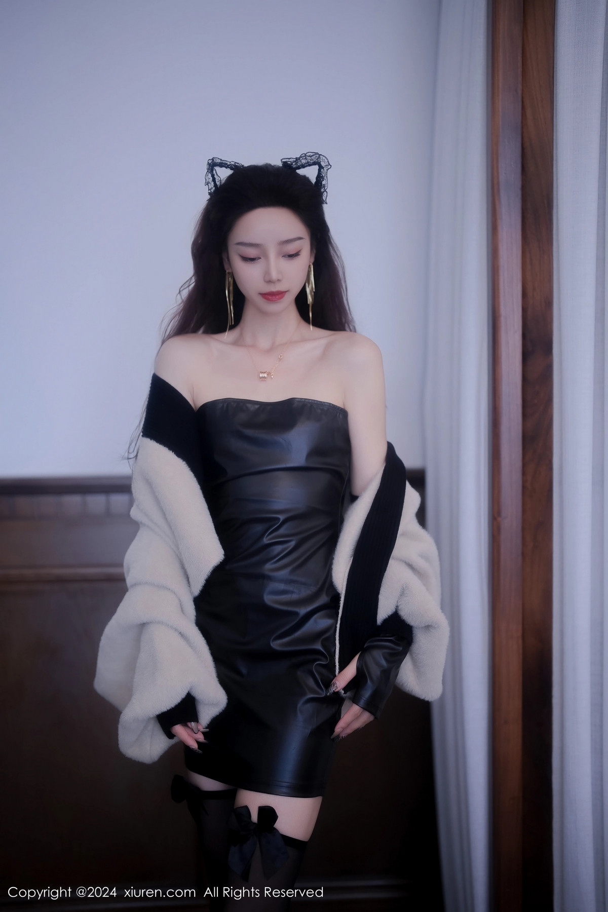 [XiuRen]高清写真图 2024.02.01 No.8049 苏曼兮 黑丝美腿