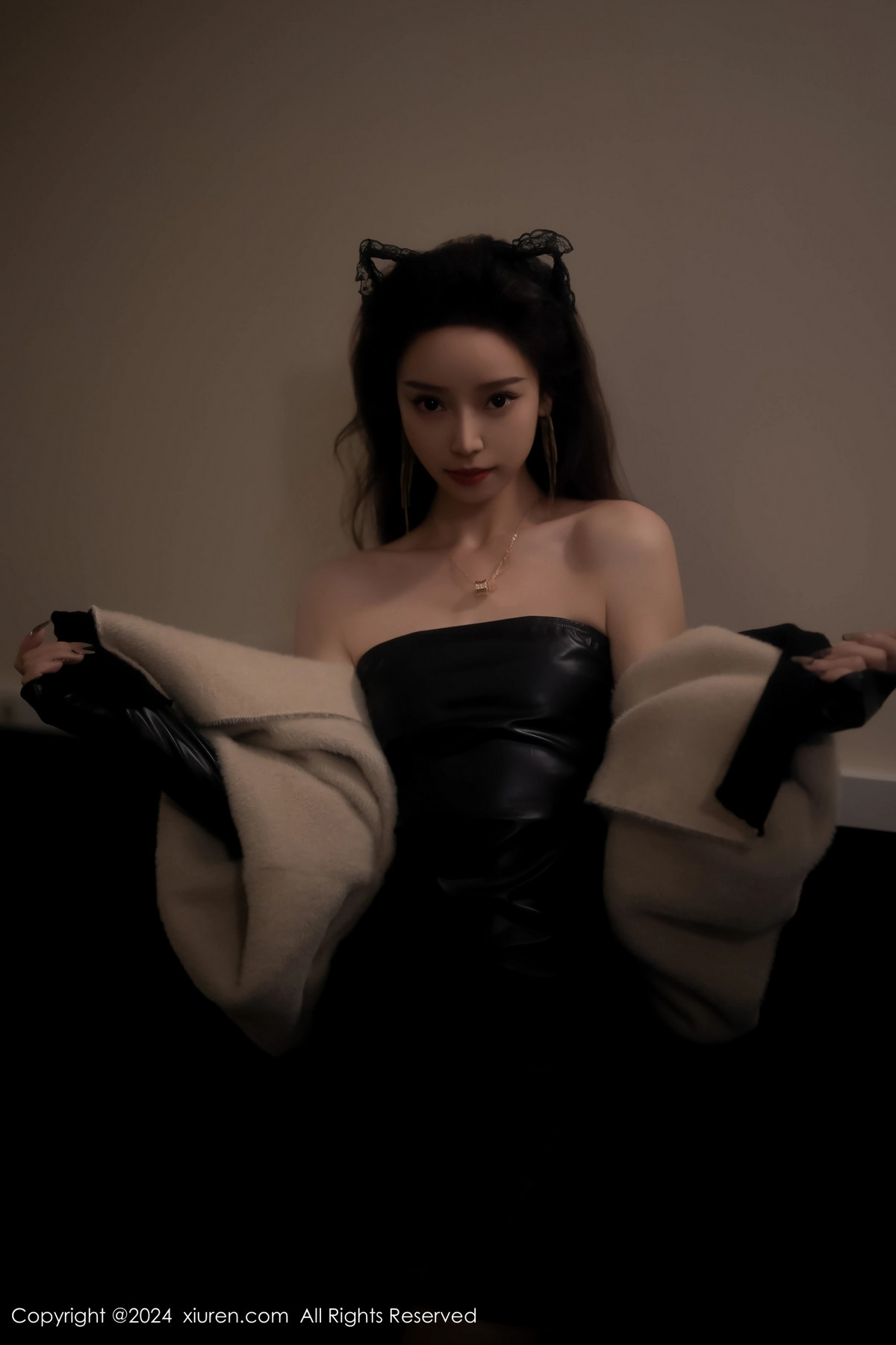 [XiuRen]高清写真图 2024.02.01 No.8049 苏曼兮 黑丝美腿