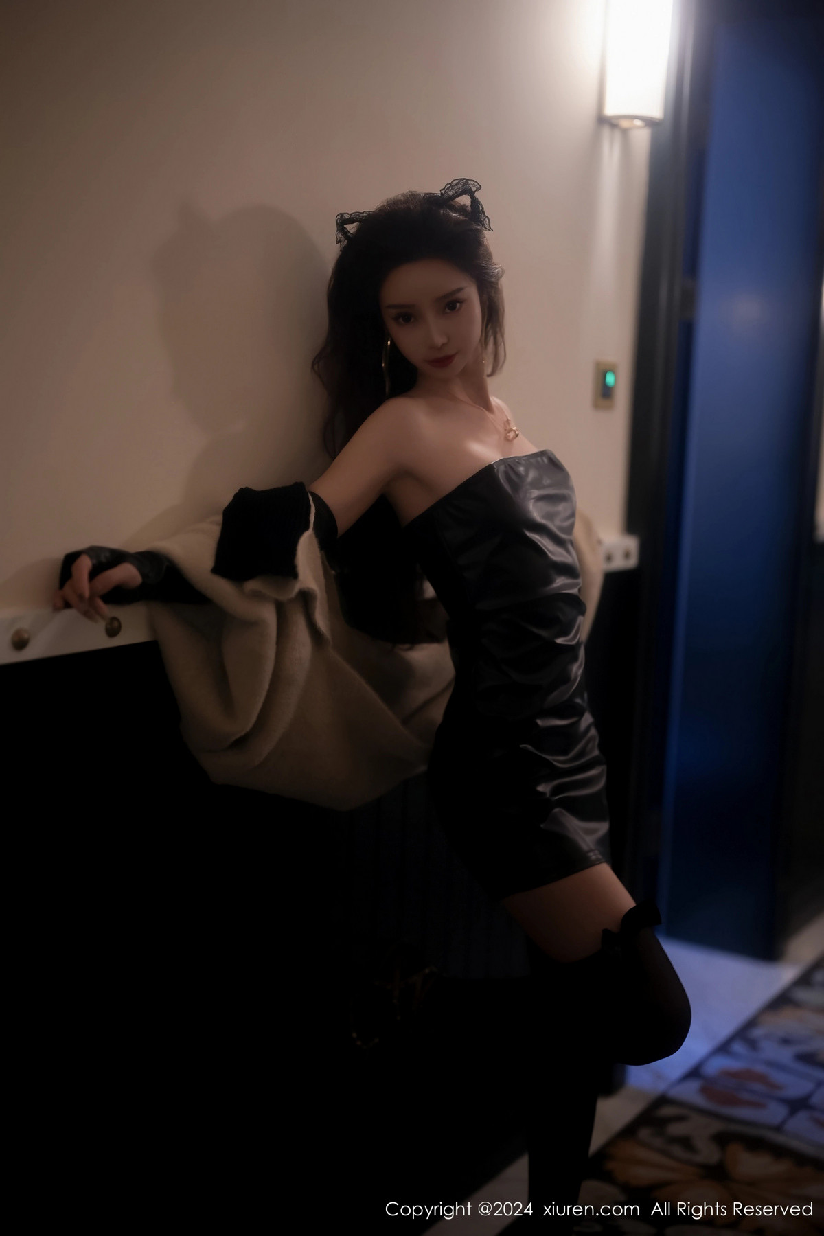 [XiuRen]高清写真图 2024.02.01 No.8049 苏曼兮 黑丝美腿