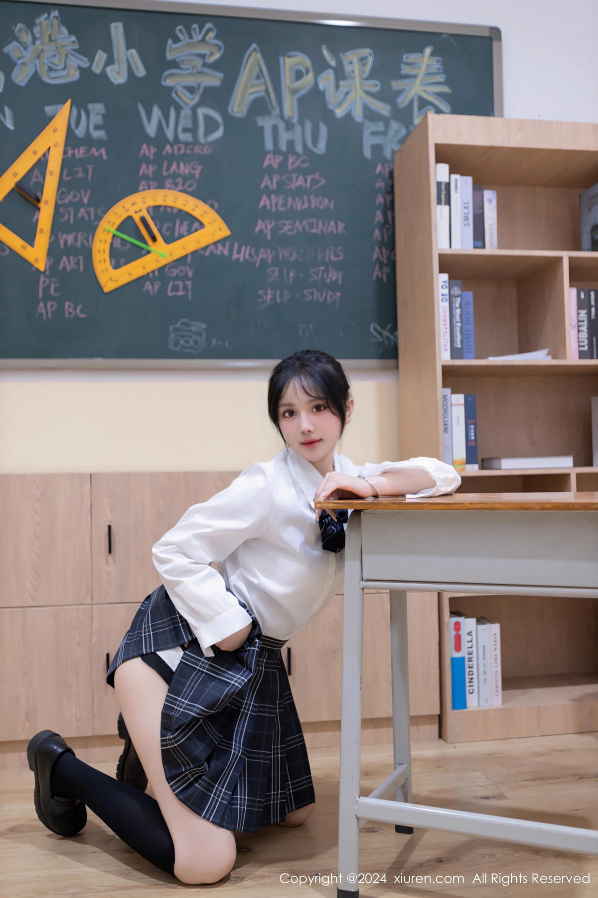 [XiuRen]高清写真图 2024.02.02 No.8058 幼幼 美腿性感