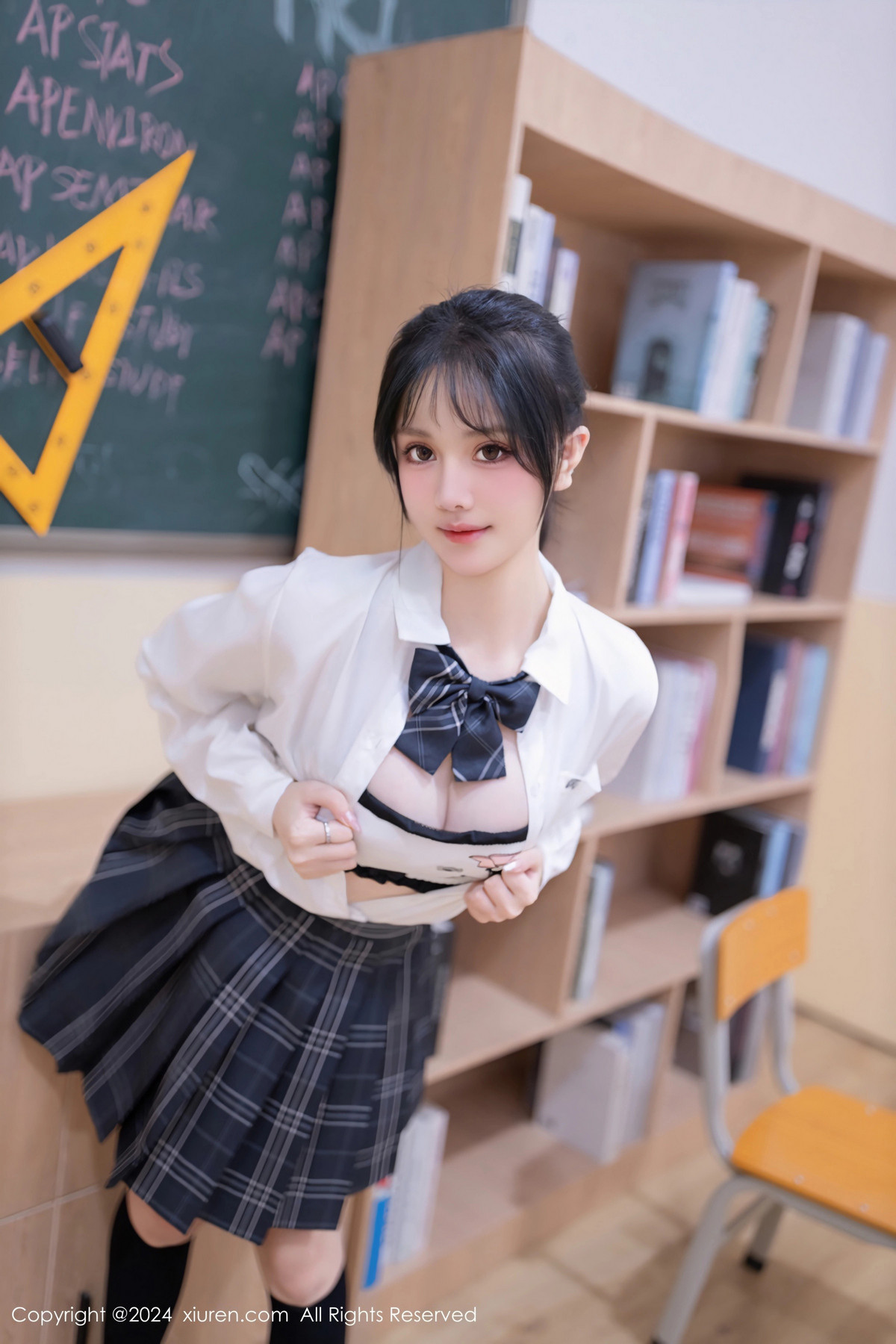 [XiuRen]高清写真图 2024.02.02 No.8058 幼幼 美腿性感