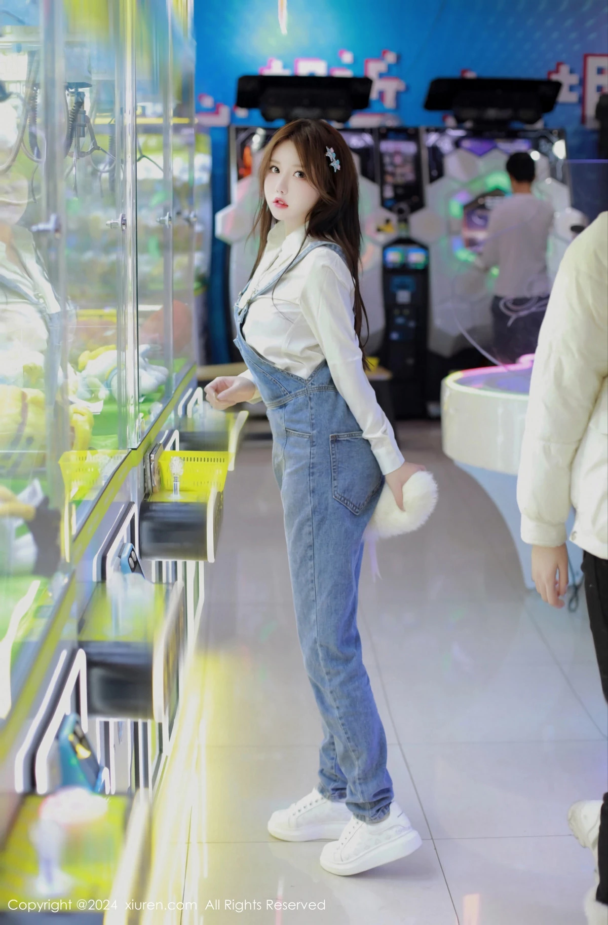 [XiuRen]高清写真图 2024.02.07 No.8087 小薯条nienie 美腿性感