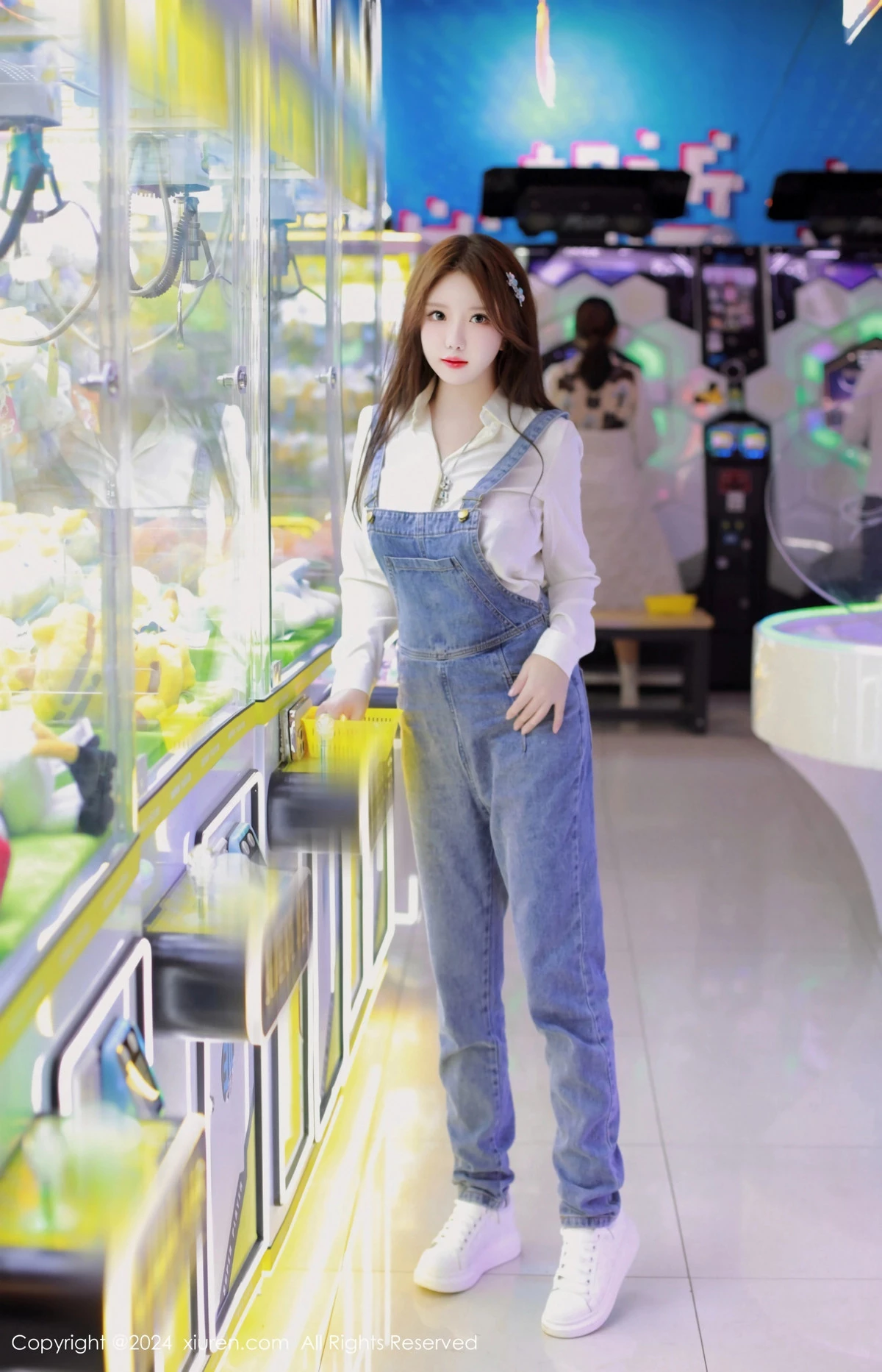 [XiuRen]高清写真图 2024.02.07 No.8087 小薯条nienie 美腿性感