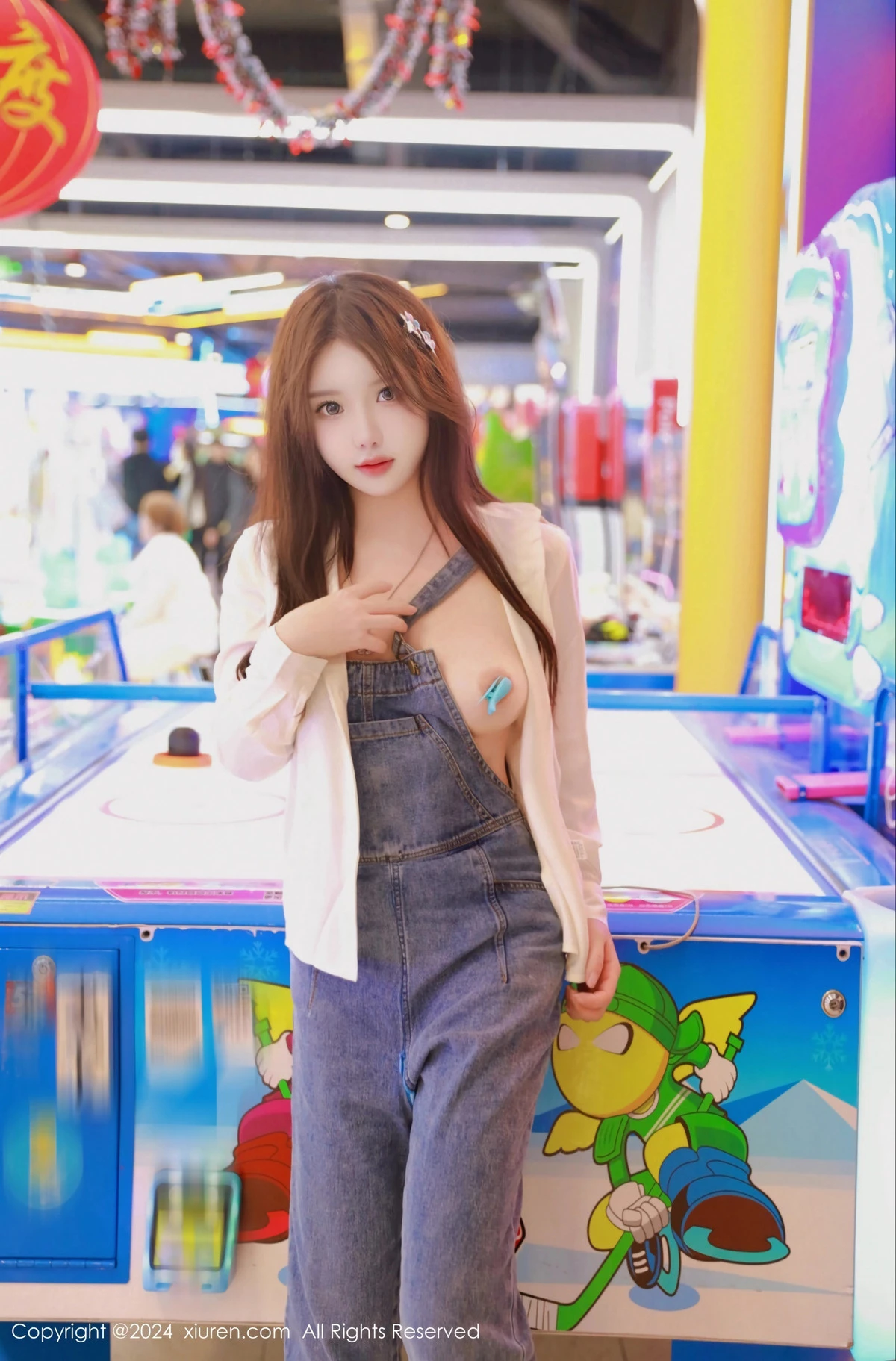 [XiuRen]高清写真图 2024.02.07 No.8087 小薯条nienie 美腿性感