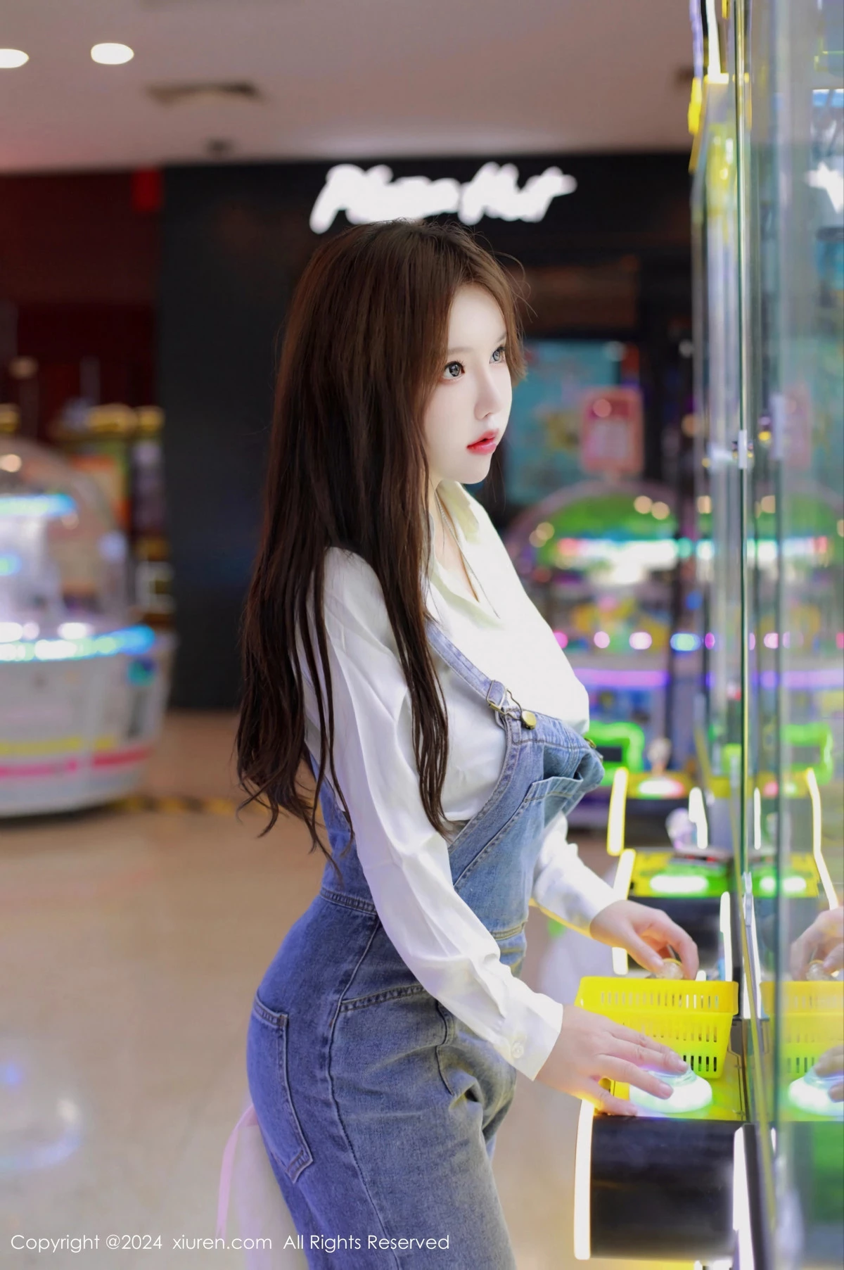 [XiuRen]高清写真图 2024.02.07 No.8087 小薯条nienie 美腿性感