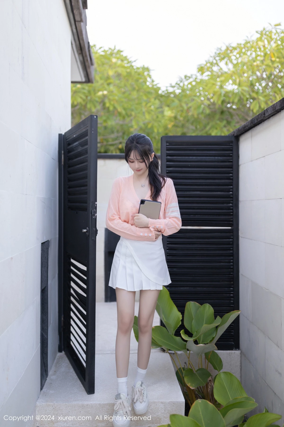 [XiuRen]高清写真图 2024.02.23 No.8138 幼幼 性感美腿