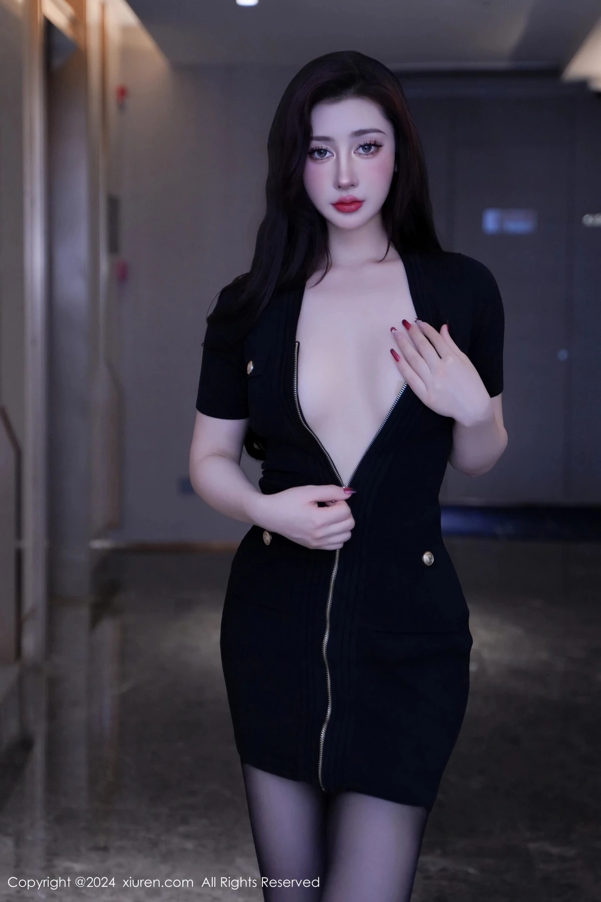 [XiuRen]高清写真图 2024.03.04 No.8170 蕾蕾醒了没 黑丝性感