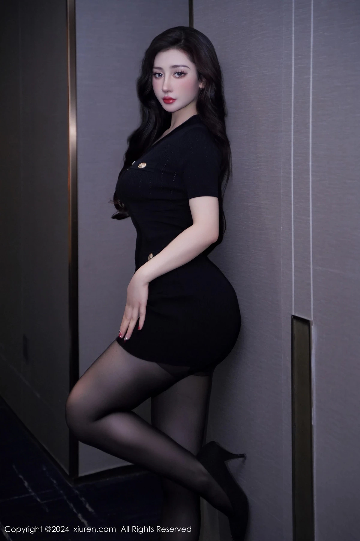 [XiuRen]高清写真图 2024.03.04 No.8170 蕾蕾醒了没 黑丝性感