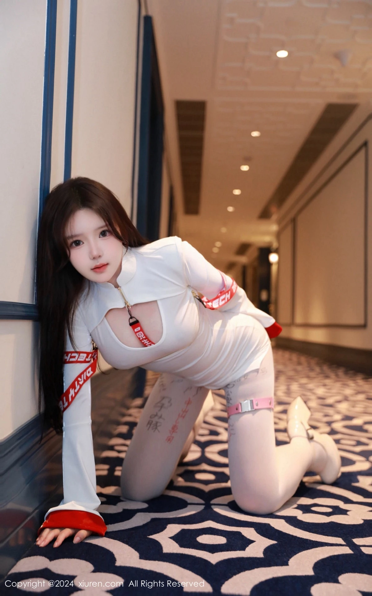 [XiuRen]高清写真图 2024.03.19 No.8258 小薯条nienie 美臀性感