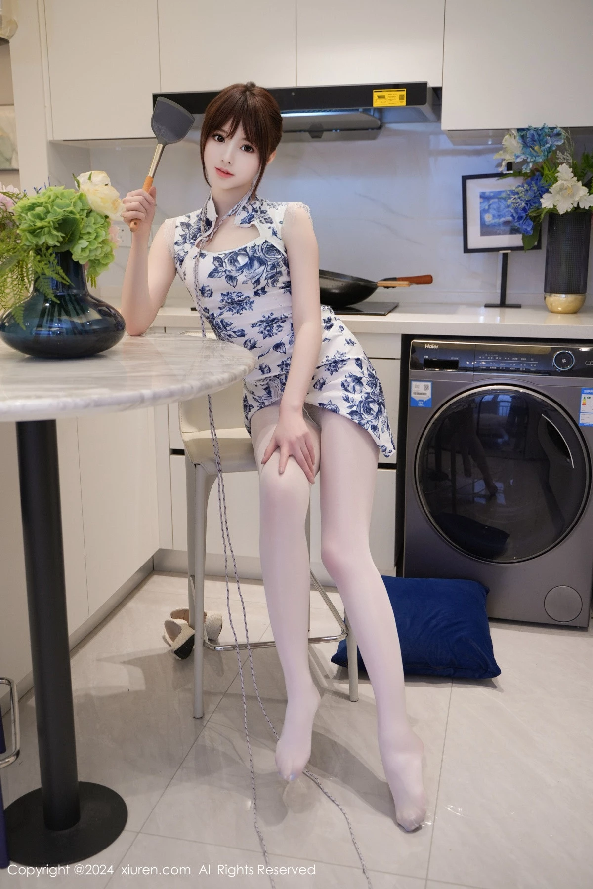 [XiuRen]高清写真图 2024.03.19 No.8255 梦灵儿Mini 丝袜美腿