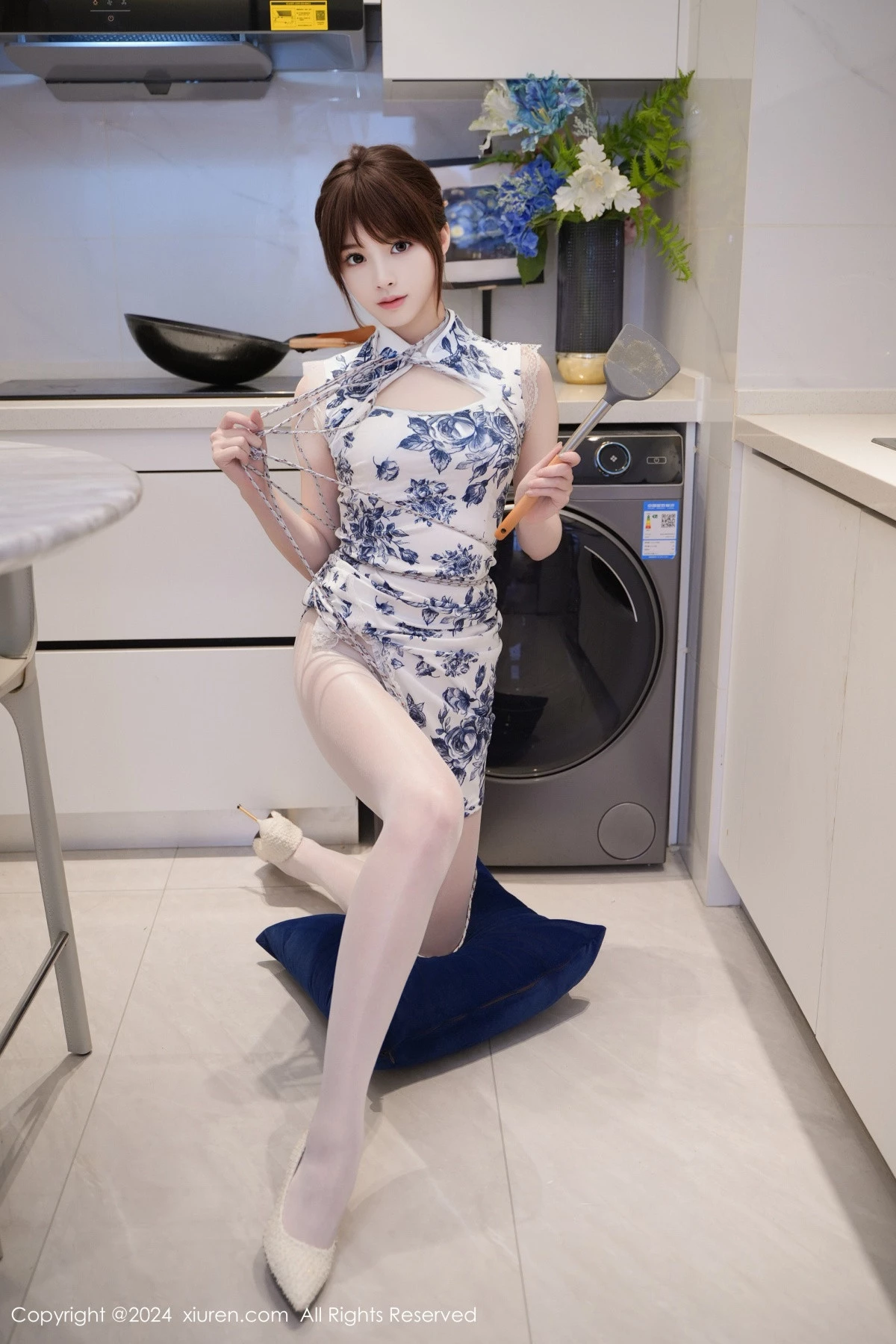 [XiuRen]高清写真图 2024.03.19 No.8255 梦灵儿Mini 丝袜美腿