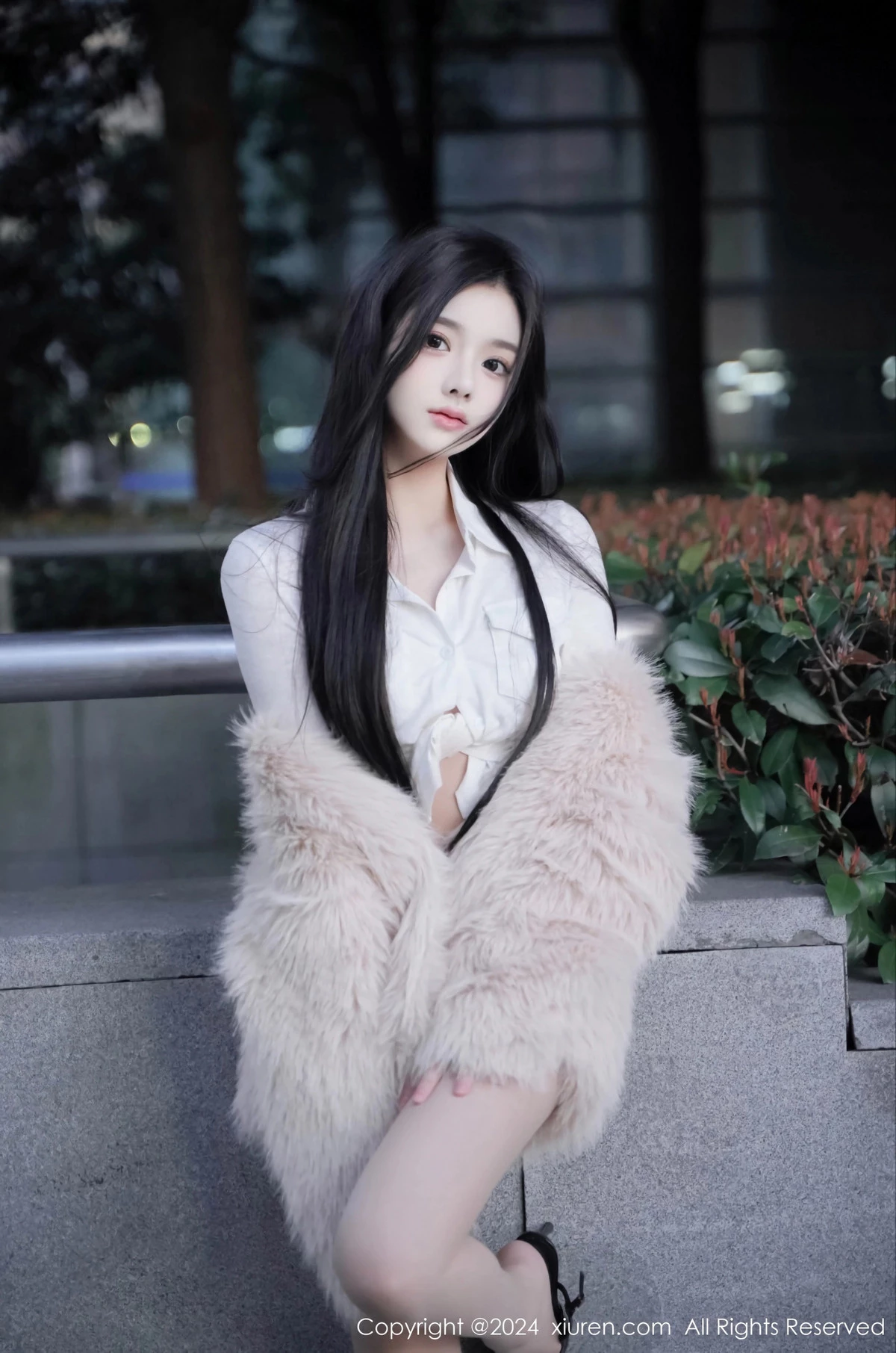 [XiuRen]高清写真图 2024.03.20 No.8261 龙雪儿 清纯美腿