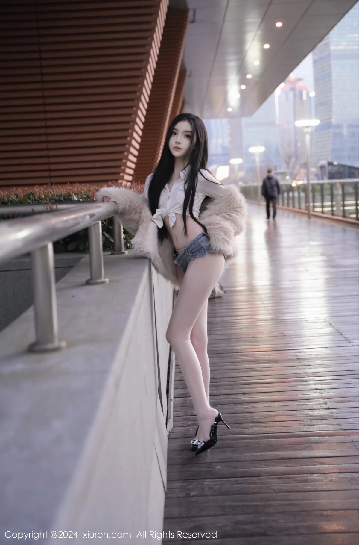 [XiuRen]高清写真图 2024.03.20 No.8261 龙雪儿 清纯美腿