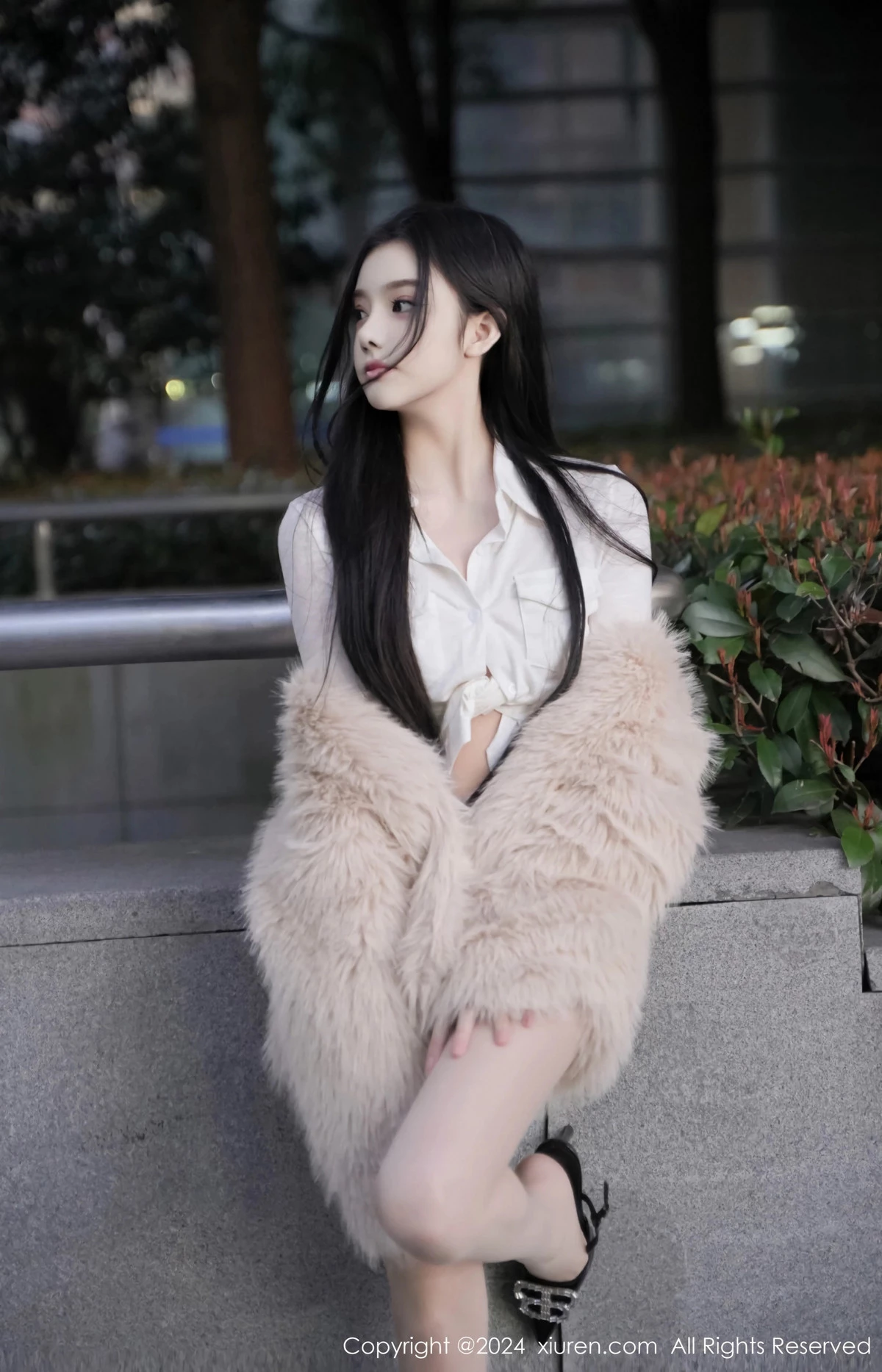 [XiuRen]高清写真图 2024.03.20 No.8261 龙雪儿 清纯美腿