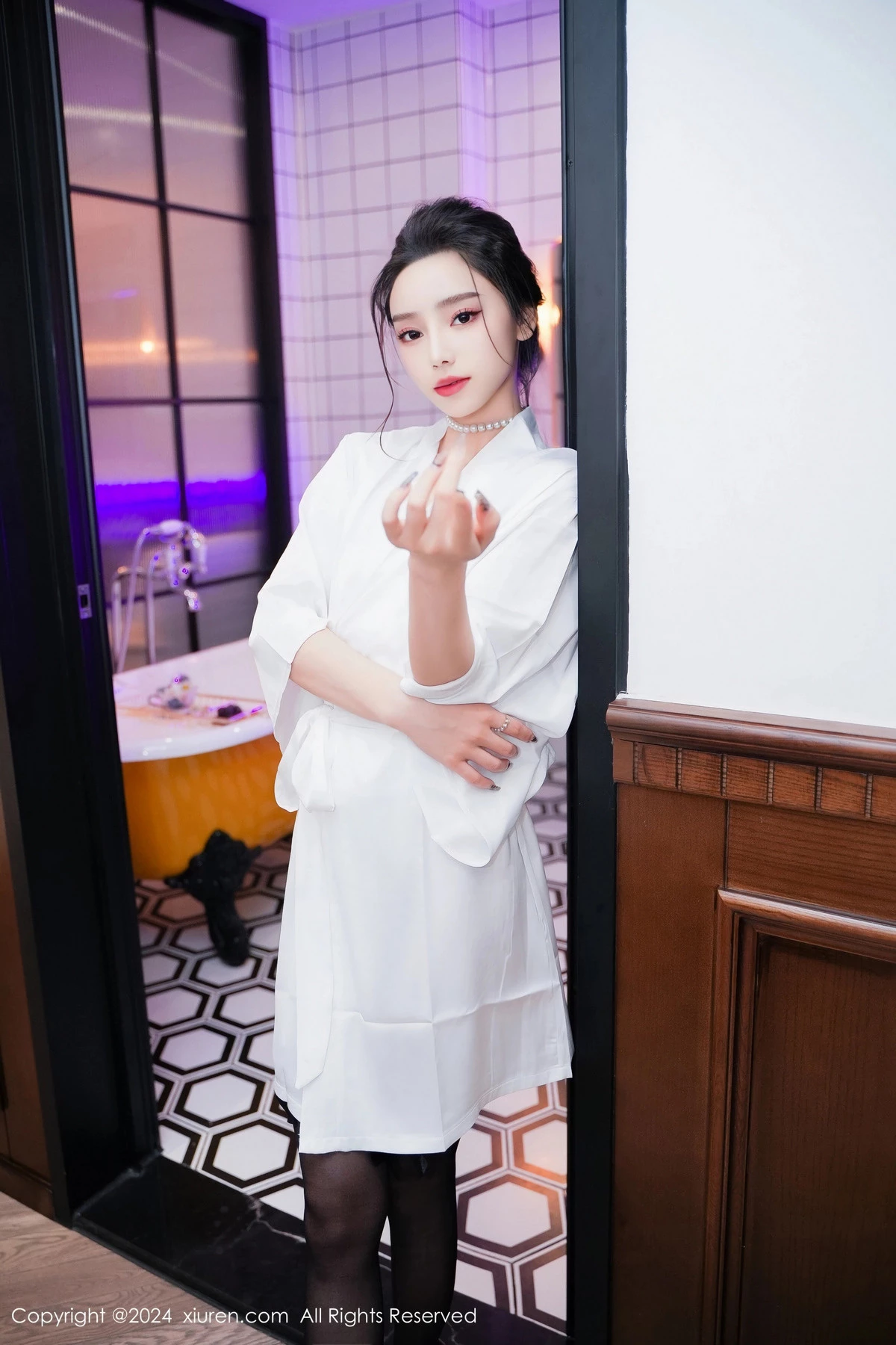 [XiuRen]高清写真图 2024.03.25 No.8283 苏曼兮 黑丝美腿