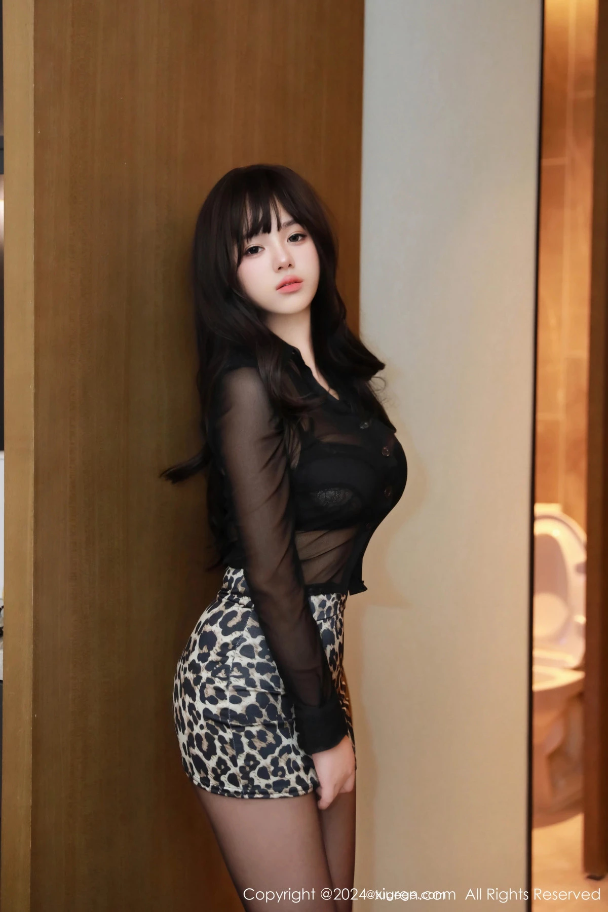 [XiuRen]高清写真图 2024.04.03 No.8339 金小依 黑丝美腿