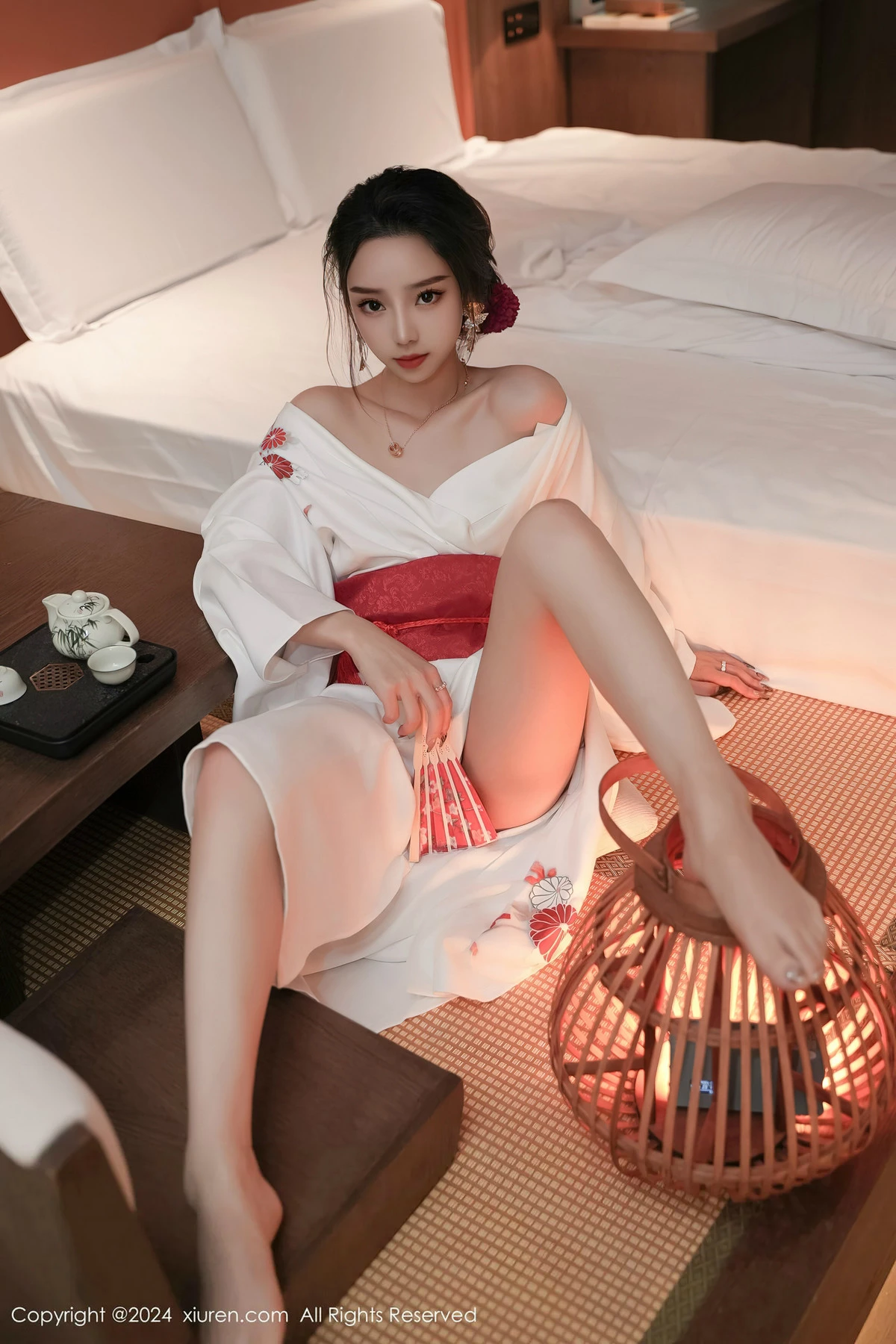[XiuRen]高清写真图 2024.04.10 No.8367 苏曼兮 美腿性感