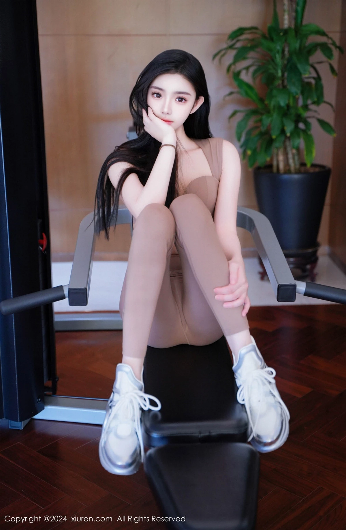 [XiuRen]高清写真图 2024.04.12 No.8382 龙雪儿 运动美腿