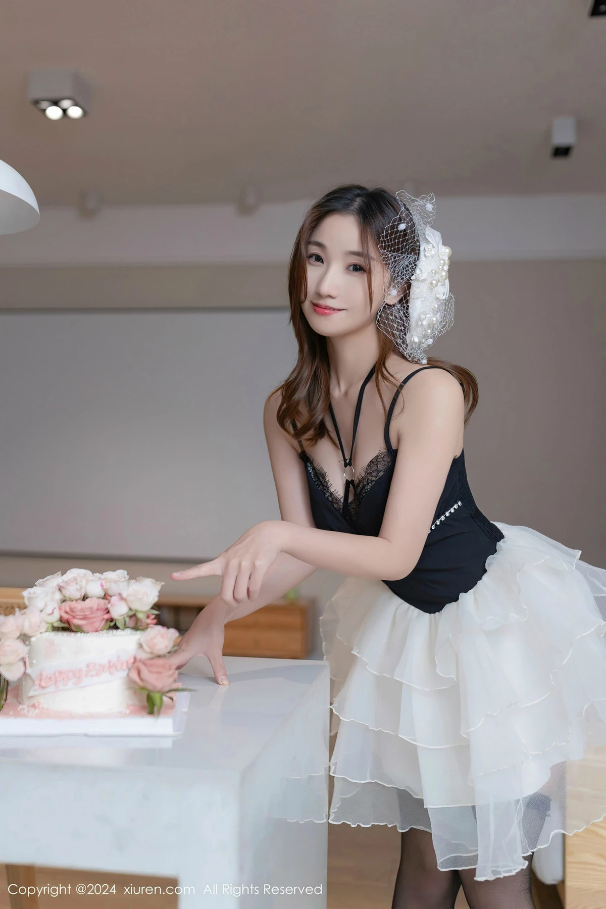 [XiuRen]高清写真图 2024.04.16 No.8398 杏子Yada 黑丝美腿