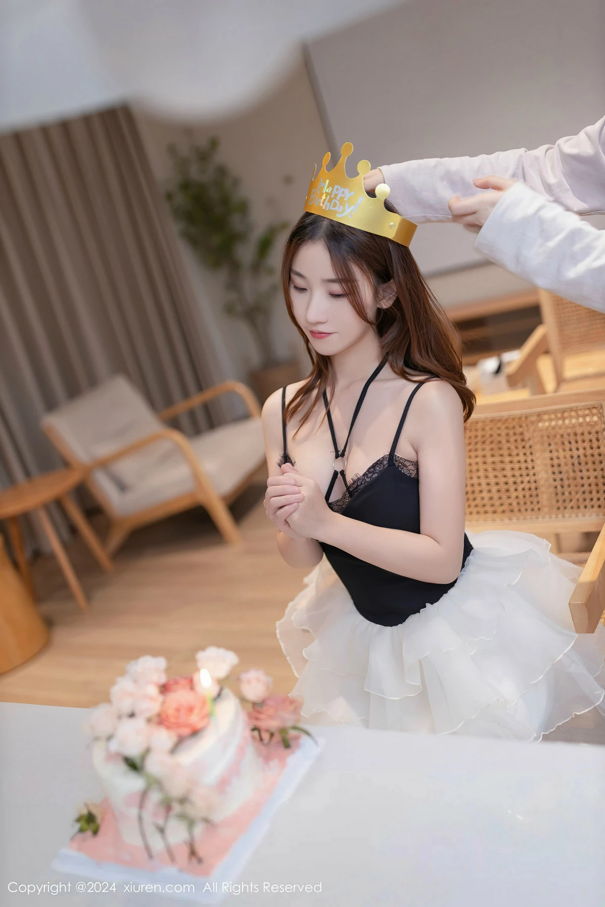 [XiuRen]高清写真图 2024.04.16 No.8398 杏子Yada 黑丝美腿