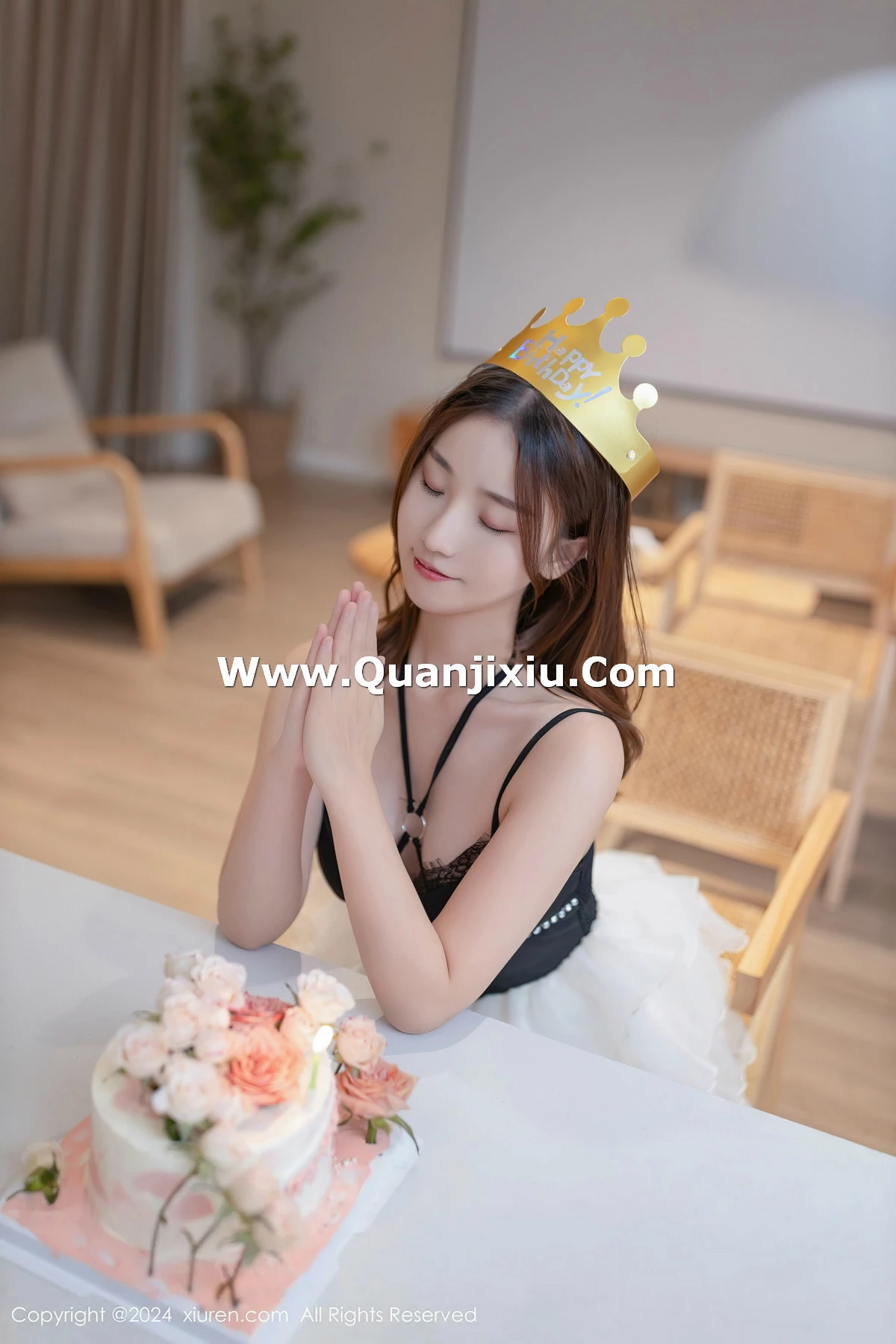 [XiuRen]高清写真图 2024.04.16 No.8398 杏子Yada 黑丝美腿