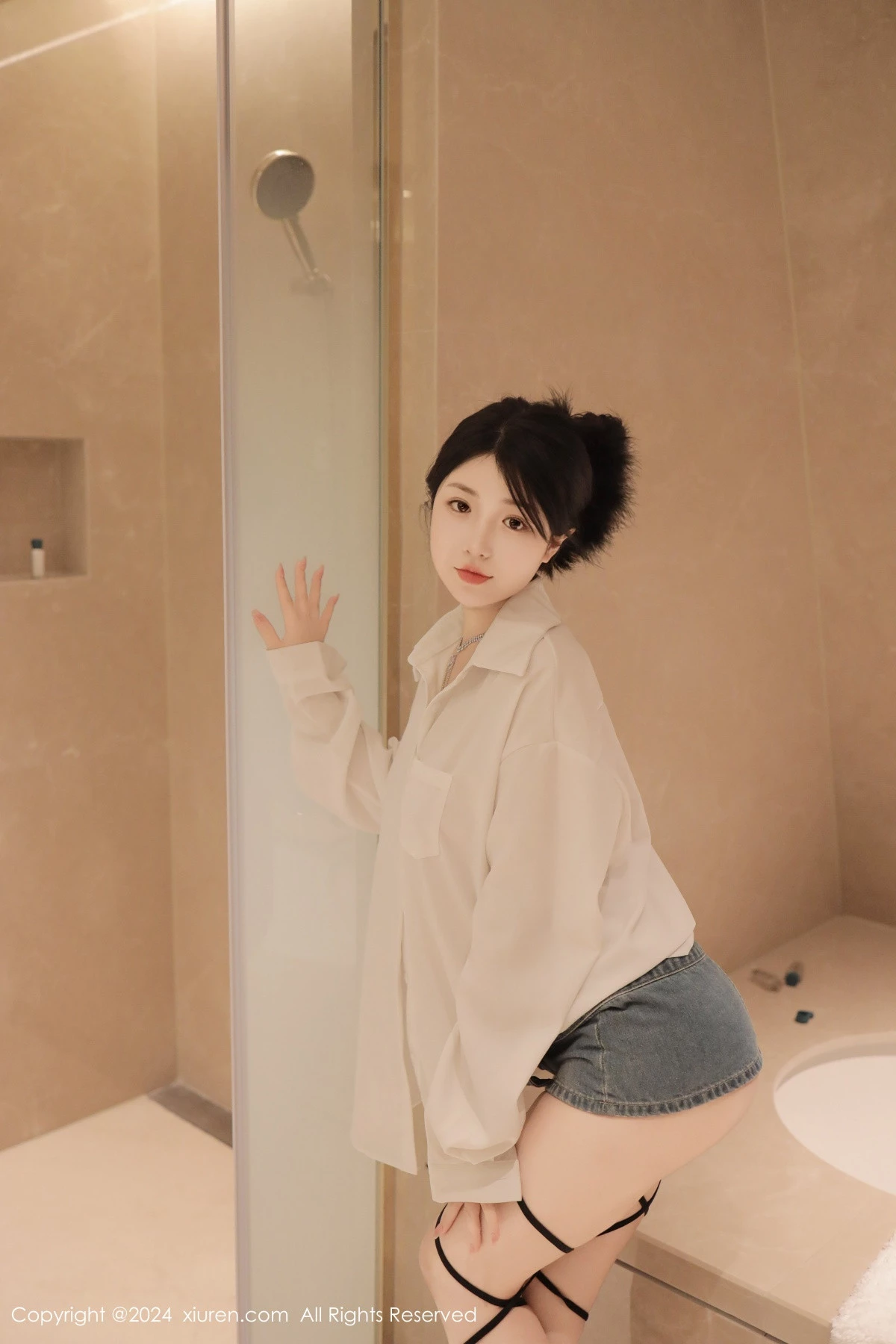 [XiuRen]高清写真图 2024.04.16 No.8400 陈小花 美胸性感