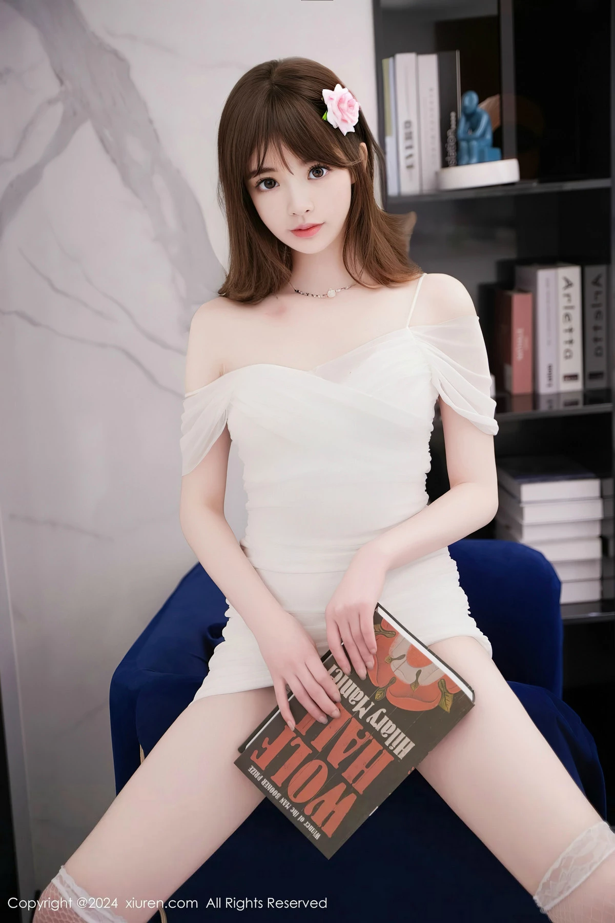 [XiuRen]高清写真图 2024.04.17 No.8407 梦灵儿Mini 丝袜美腿