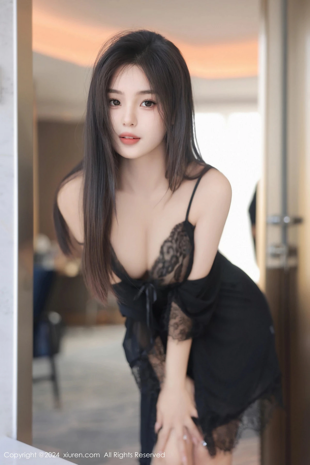 [XiuRen]高清写真图 2024.05.16 No.8550 周周不吃香菜 美腿性感
