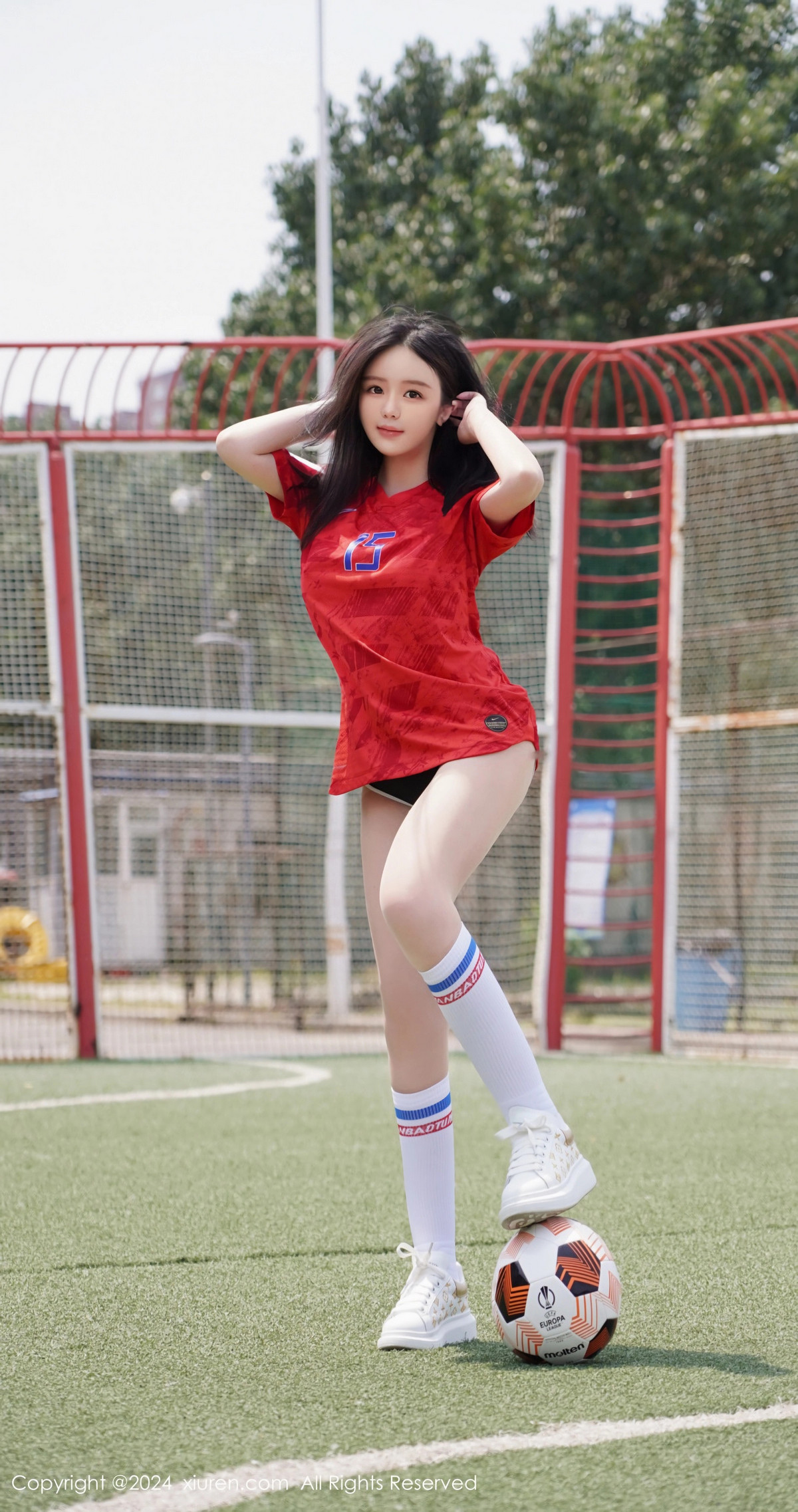 [XiuRen]高清写真图 2024.06.20 No.8733 小薯条nienie 美腿丝袜