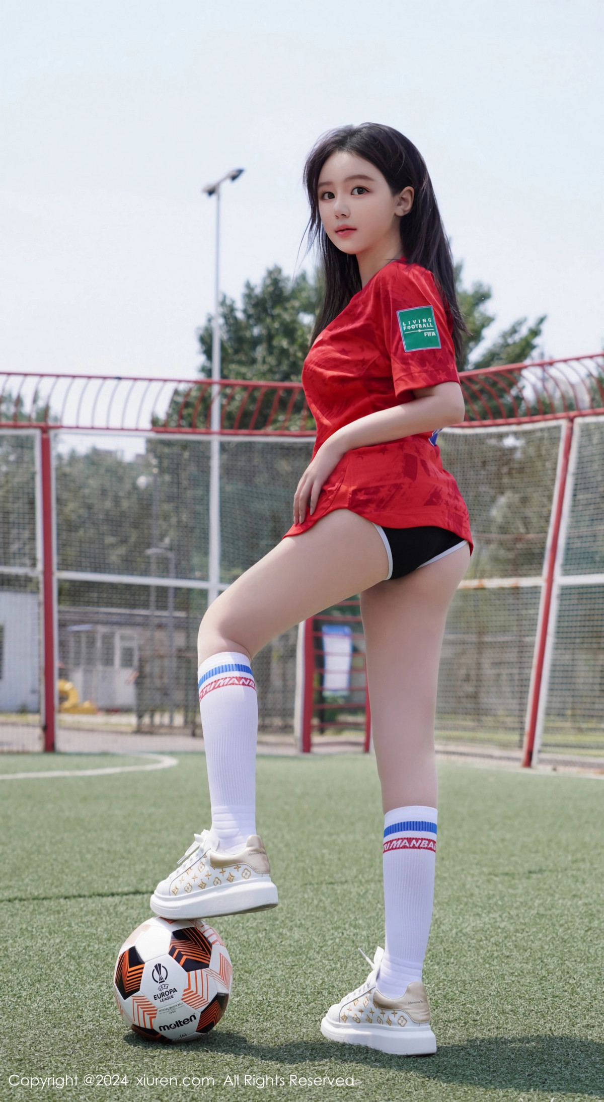 [XiuRen]高清写真图 2024.06.20 No.8733 小薯条nienie 美腿丝袜