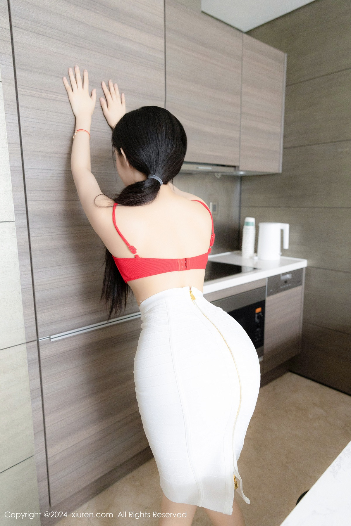 [XiuRen]高清写真图 2024.07.03 No.8794 龙雪儿 丝袜美腿