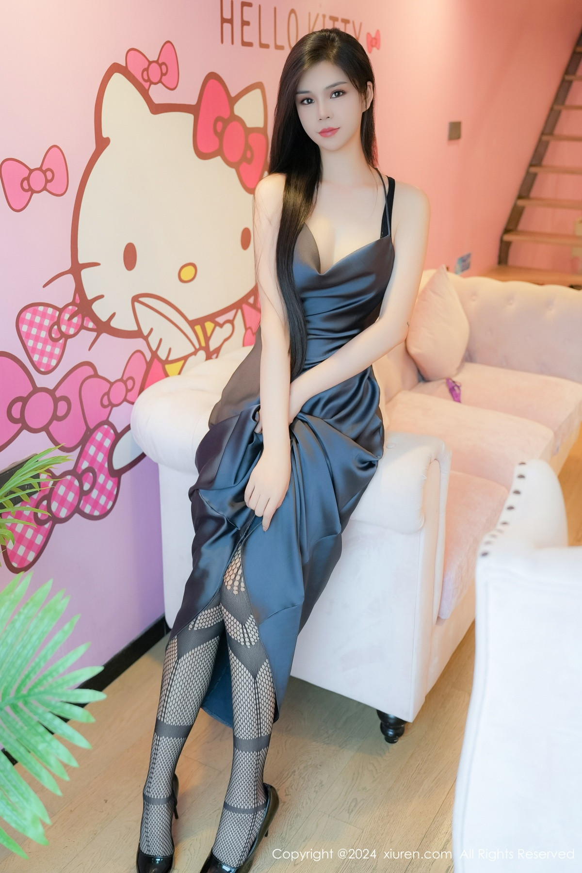 [XiuRen]高清写真图 2024.07.03 No.8795 雪糕CiCi 黑丝美腿