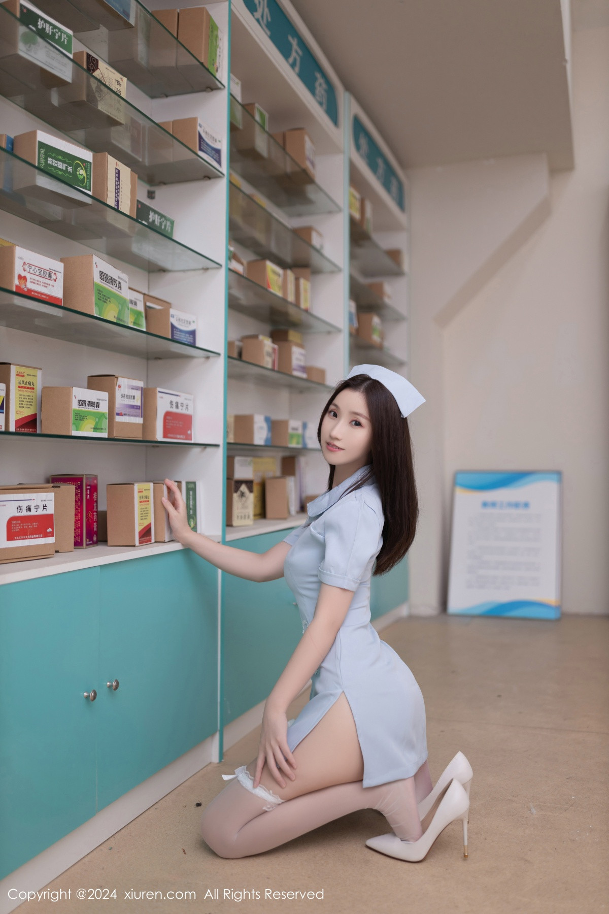 [XiuRen]高清写真图 2024.07.17 No.8874 杏子Yada 丝袜美腿