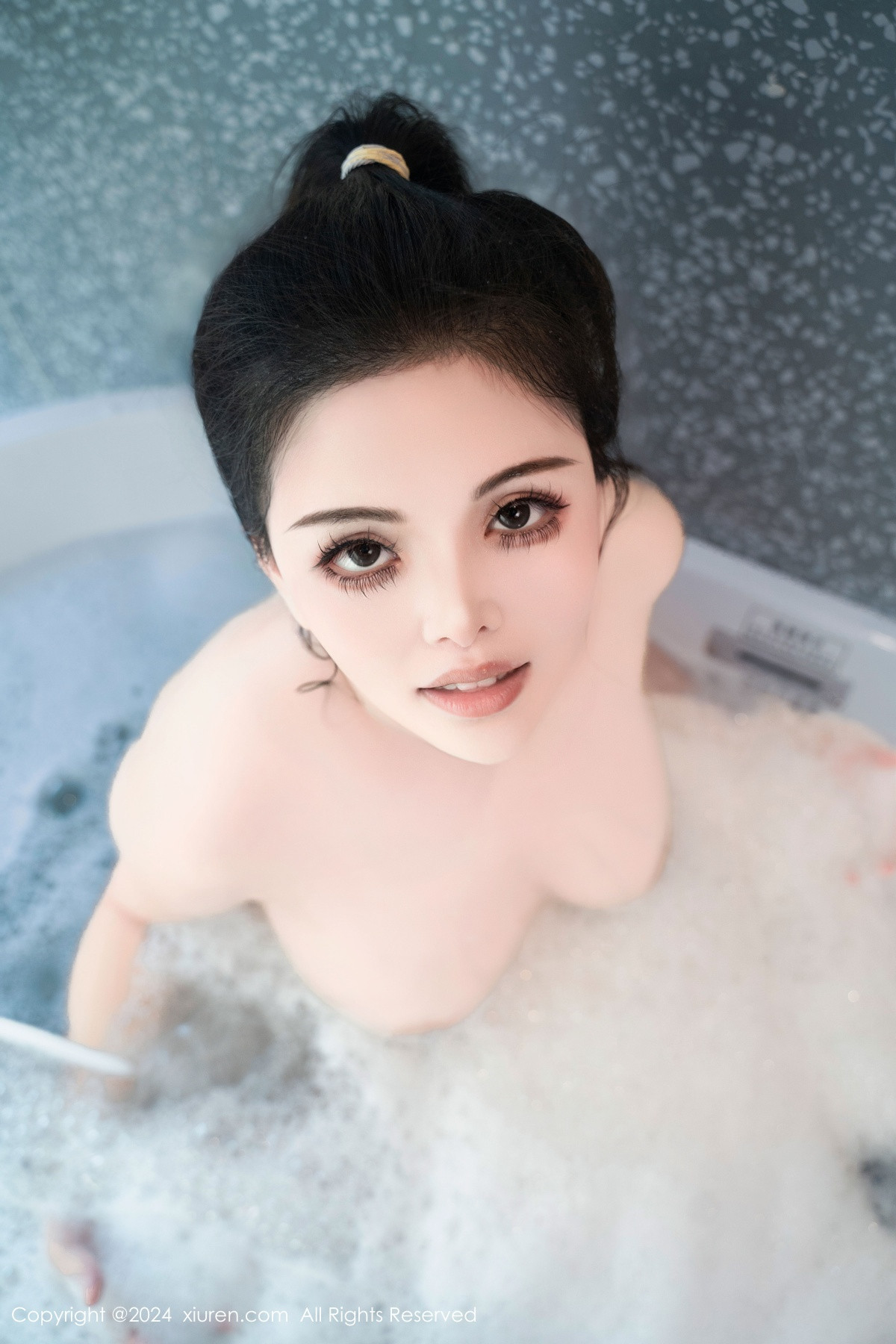 [XiuRen]高清写真图 2024.08.08 No.8981 陈三穗 黑丝美腿