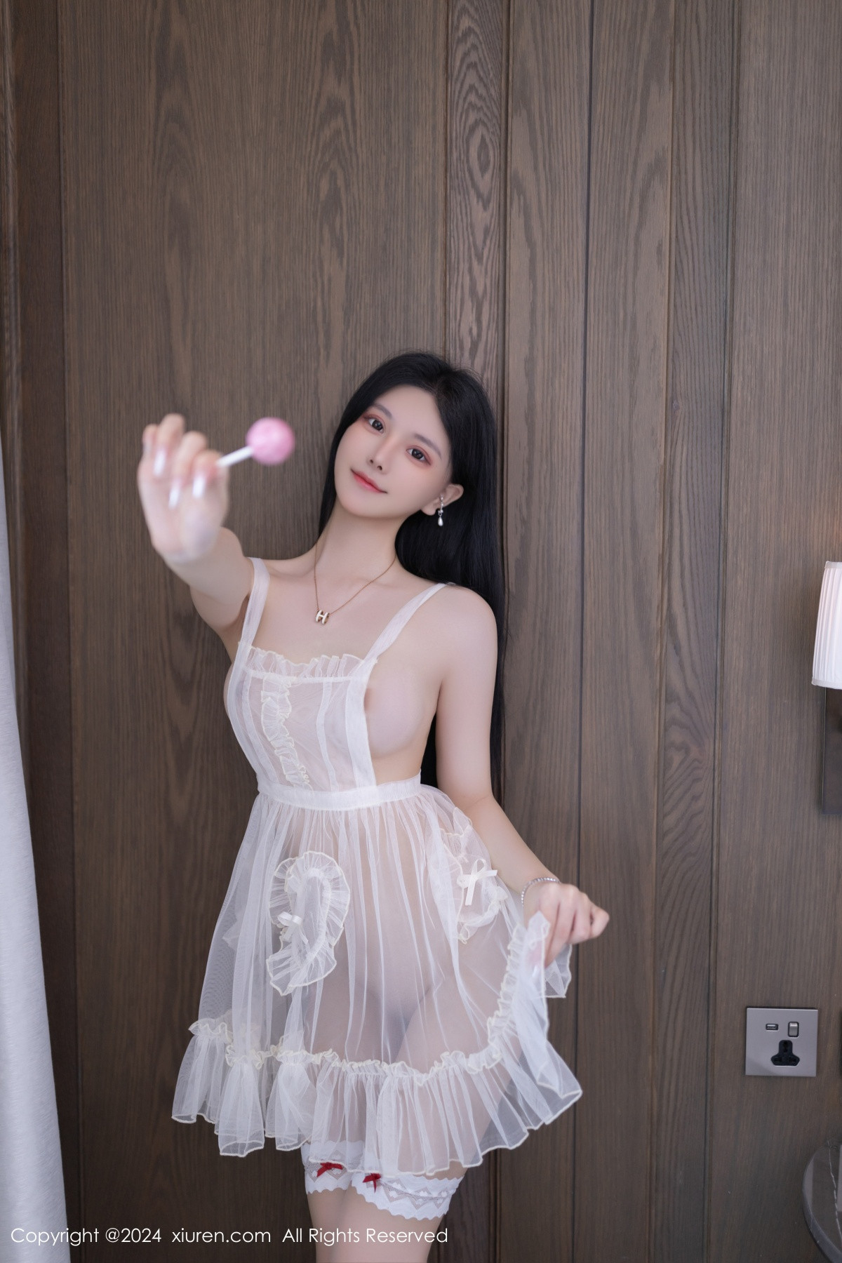 [XiuRen]高清写真图 2024.08.23 No.9062 幼幼 丝袜美腿