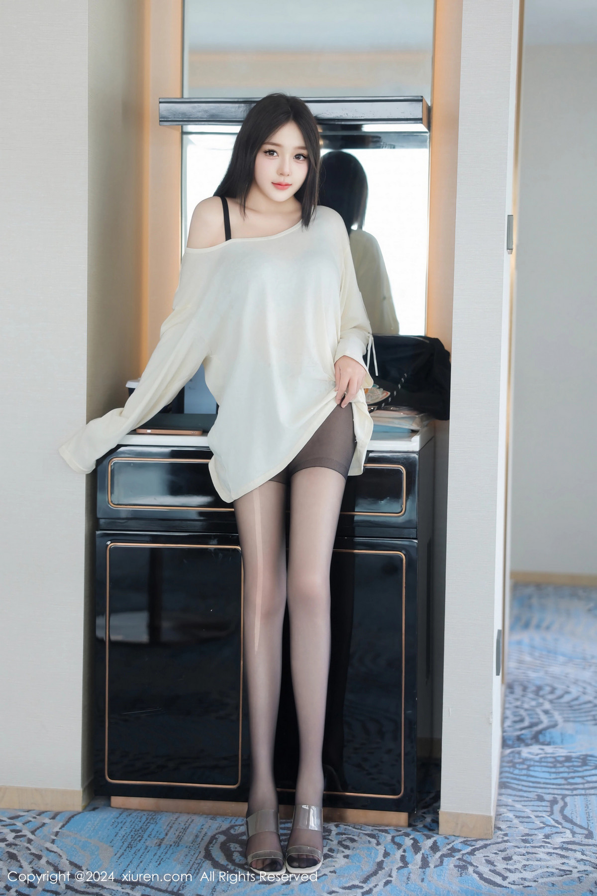 [XiuRen]高清写真图 2024.08.30 No.9089 柚柚小奶瓶 黑丝美腿