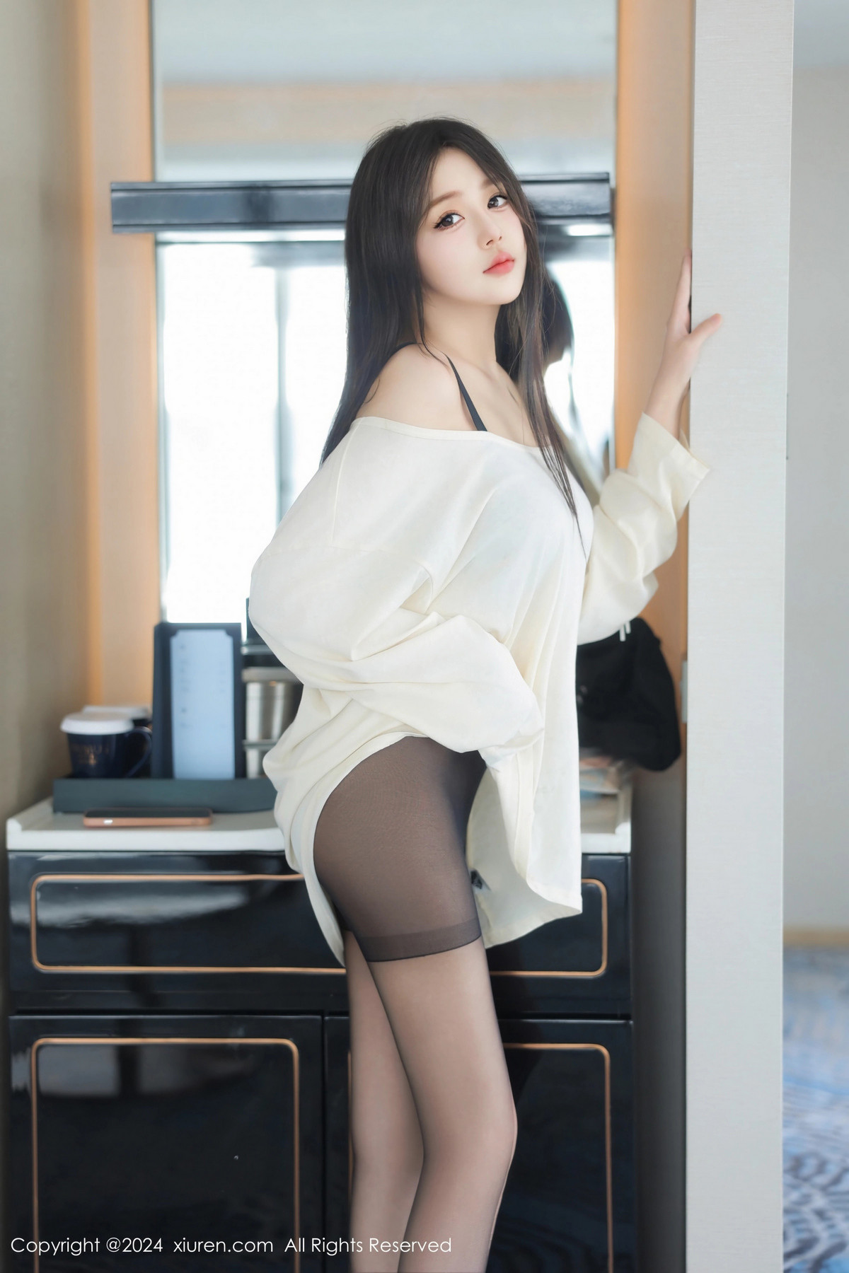 [XiuRen]高清写真图 2024.08.30 No.9089 柚柚小奶瓶 黑丝美腿