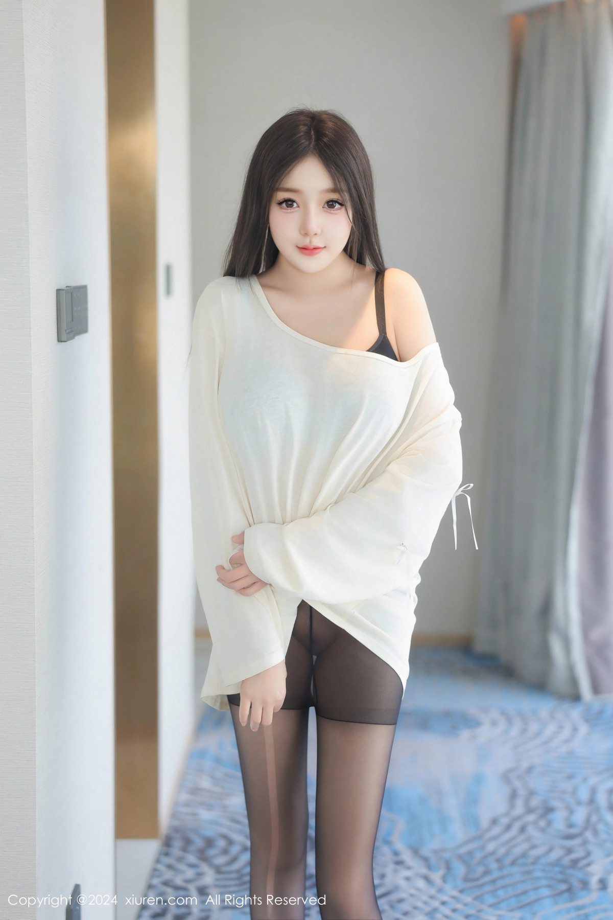 [XiuRen]高清写真图 2024.08.30 No.9089 柚柚小奶瓶 黑丝美腿