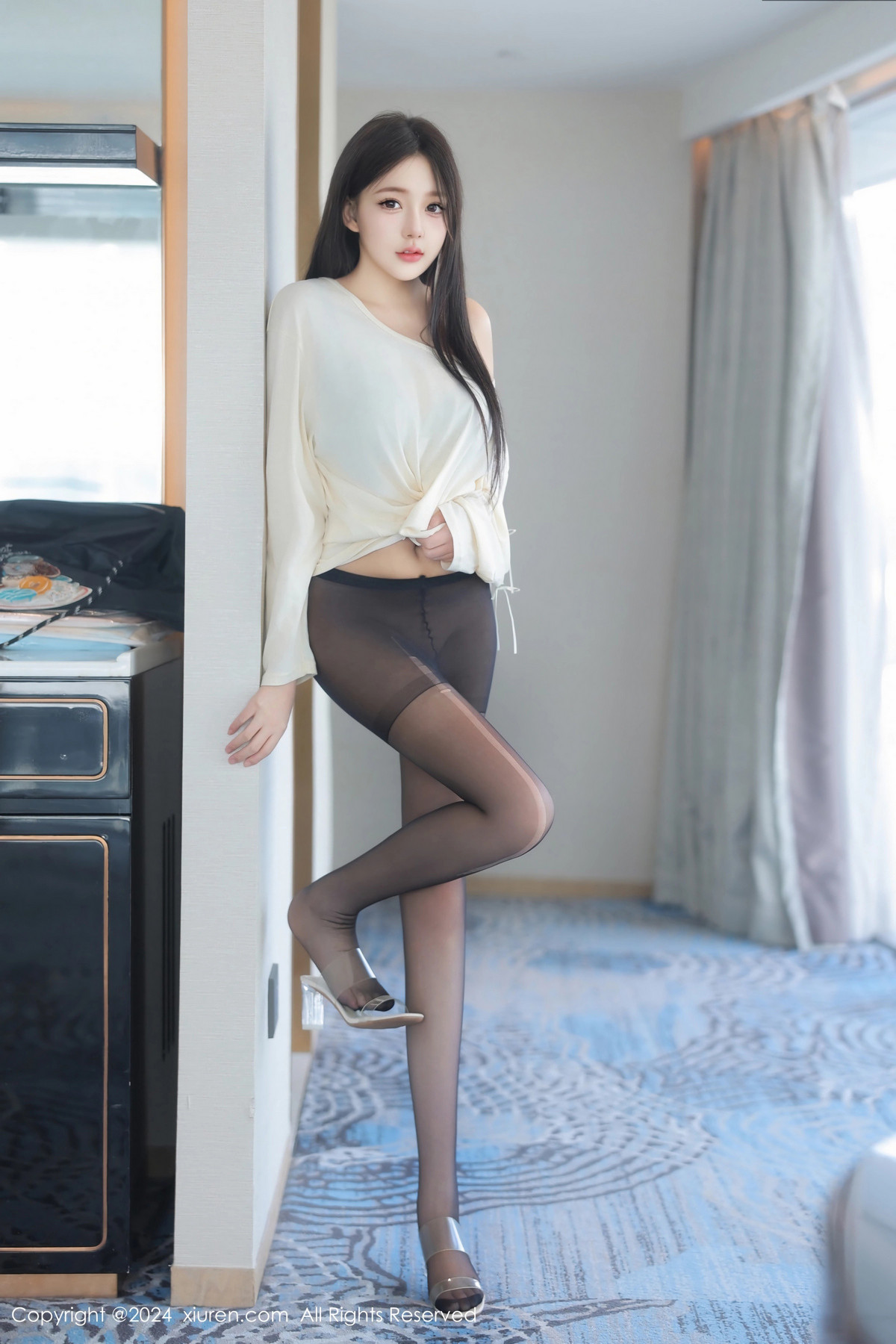 [XiuRen]高清写真图 2024.08.30 No.9089 柚柚小奶瓶 黑丝美腿
