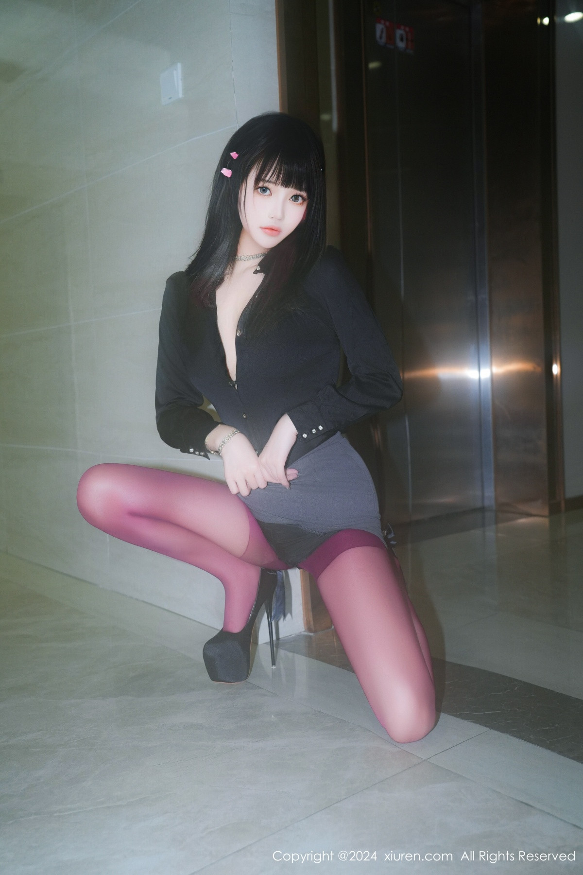 [XiuRen]高清写真图 2024.09.11 No.9142 小兔纯纯 丝袜美腿